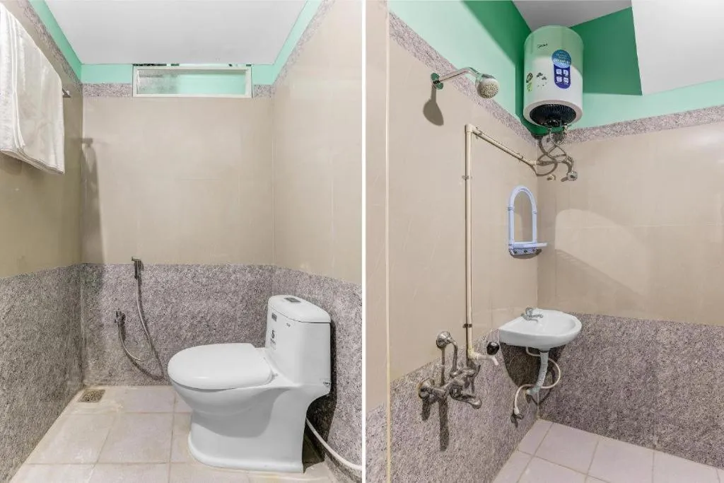 Bathroom in PN SAMY INN