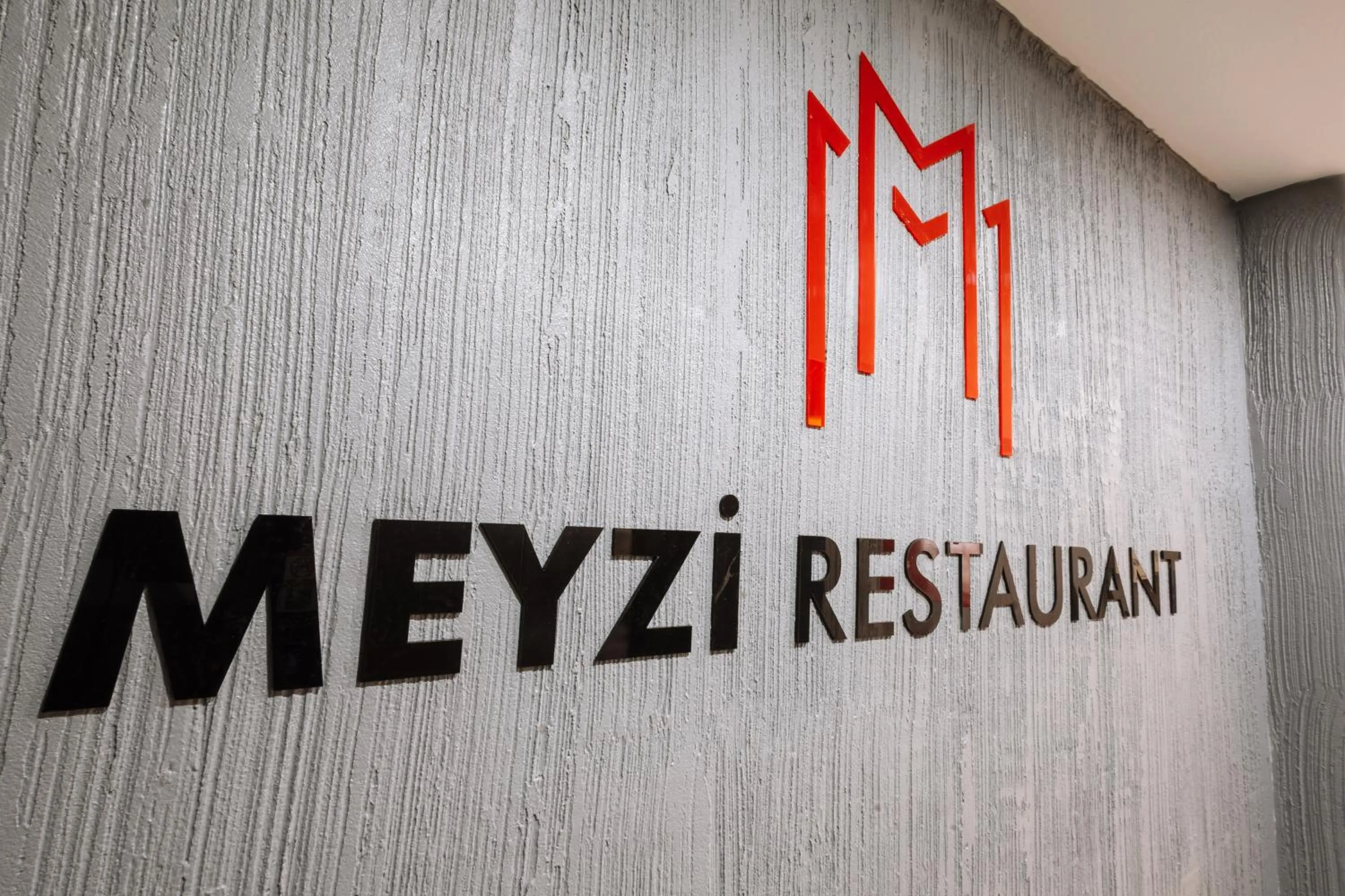 Restaurant/places to eat in Meyzi Hotel