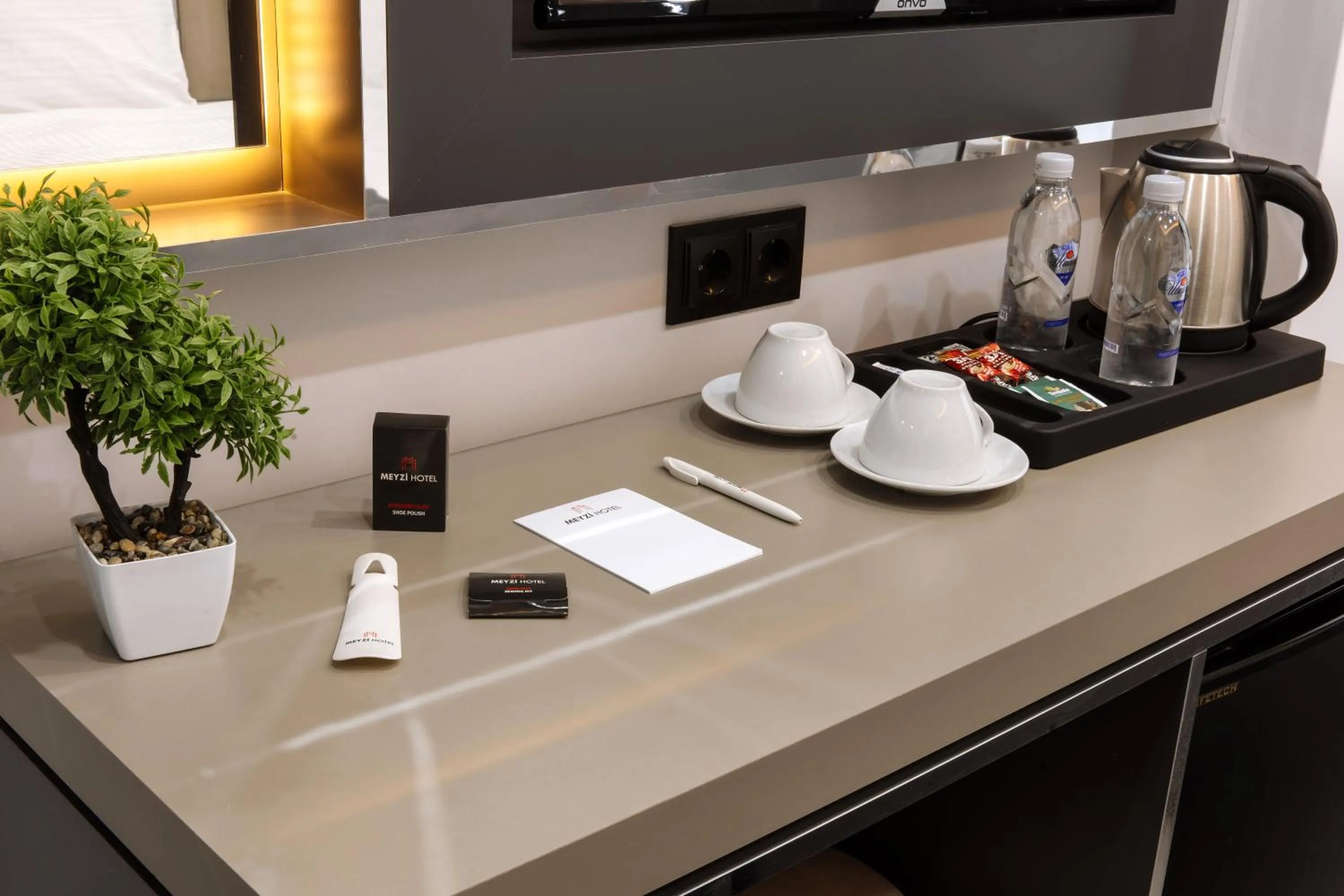 Coffee/tea facilities in Meyzi Hotel