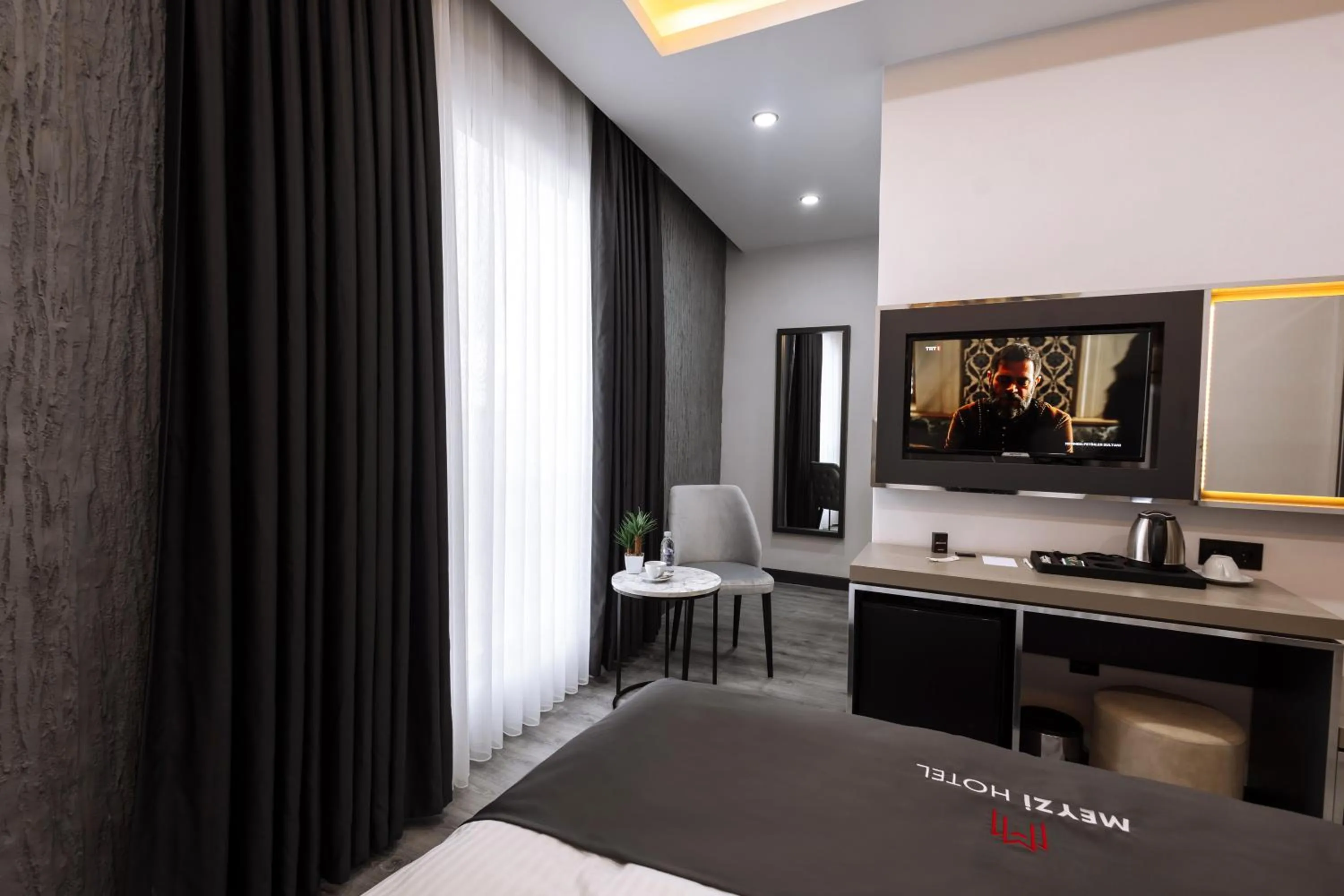 Photo of the whole room, Bed in Meyzi Hotel