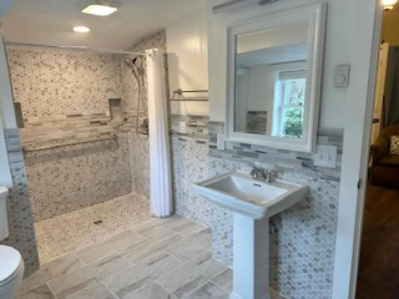 Shower in The Ridgeway Inn