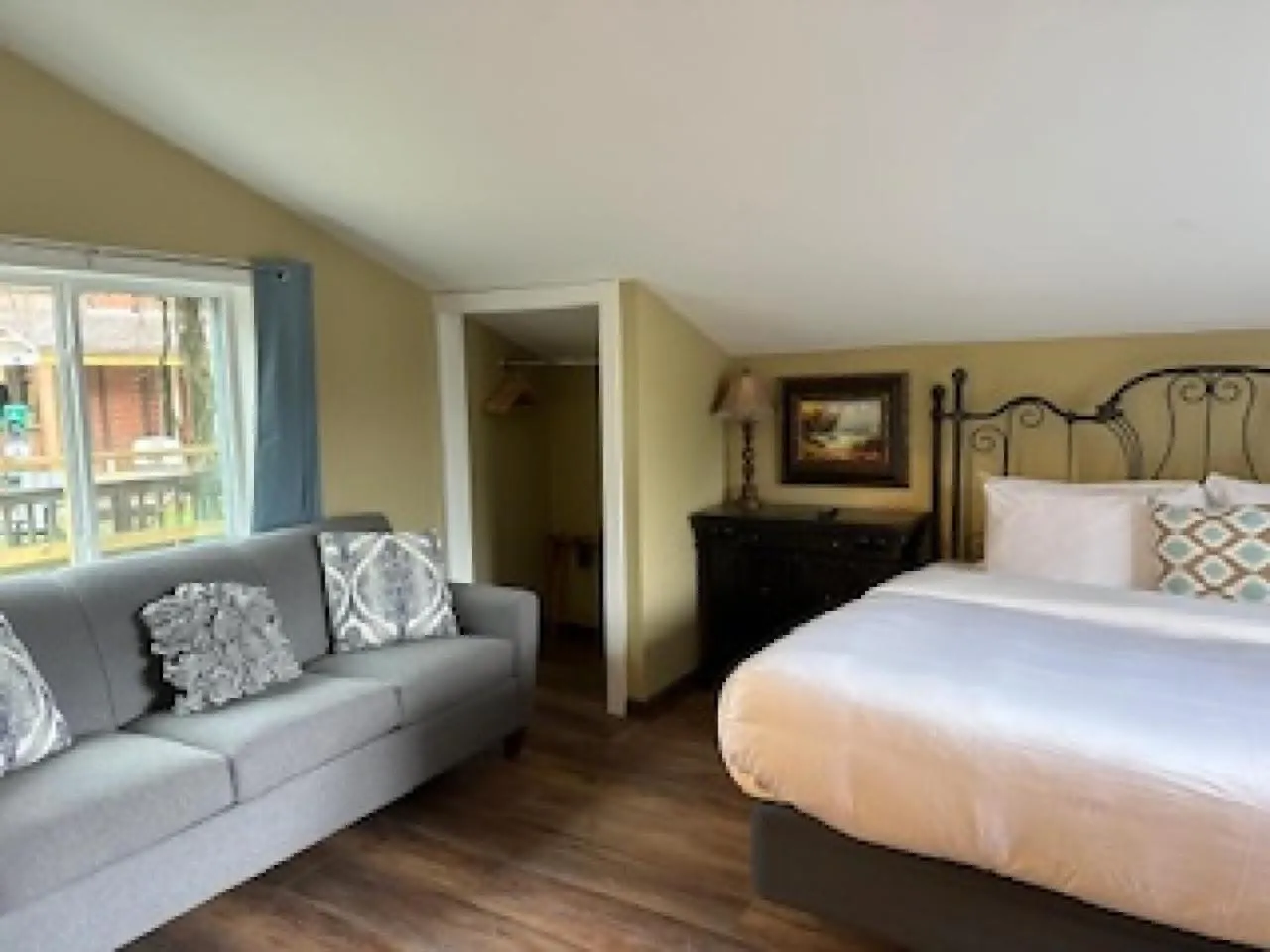 Seating area in The Ridgeway Inn