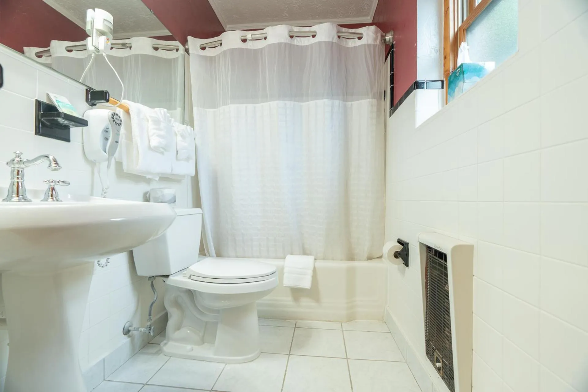 Bathroom in The Ridgeway Inn