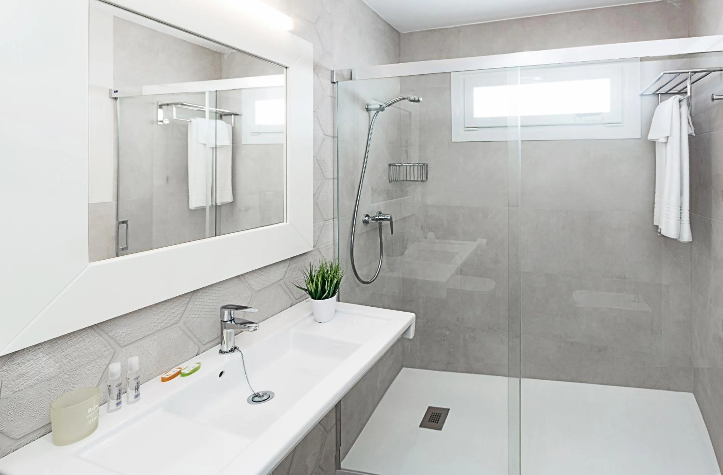 Bathroom in Apartamentos Perla Marina