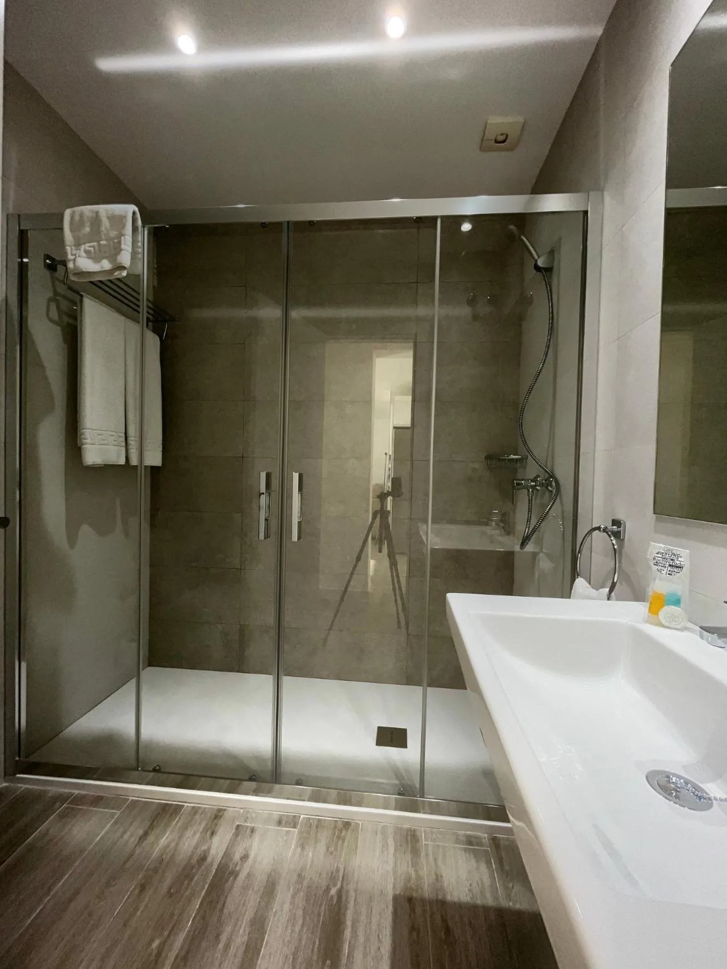 Bathroom in Apartamentos Perla Marina