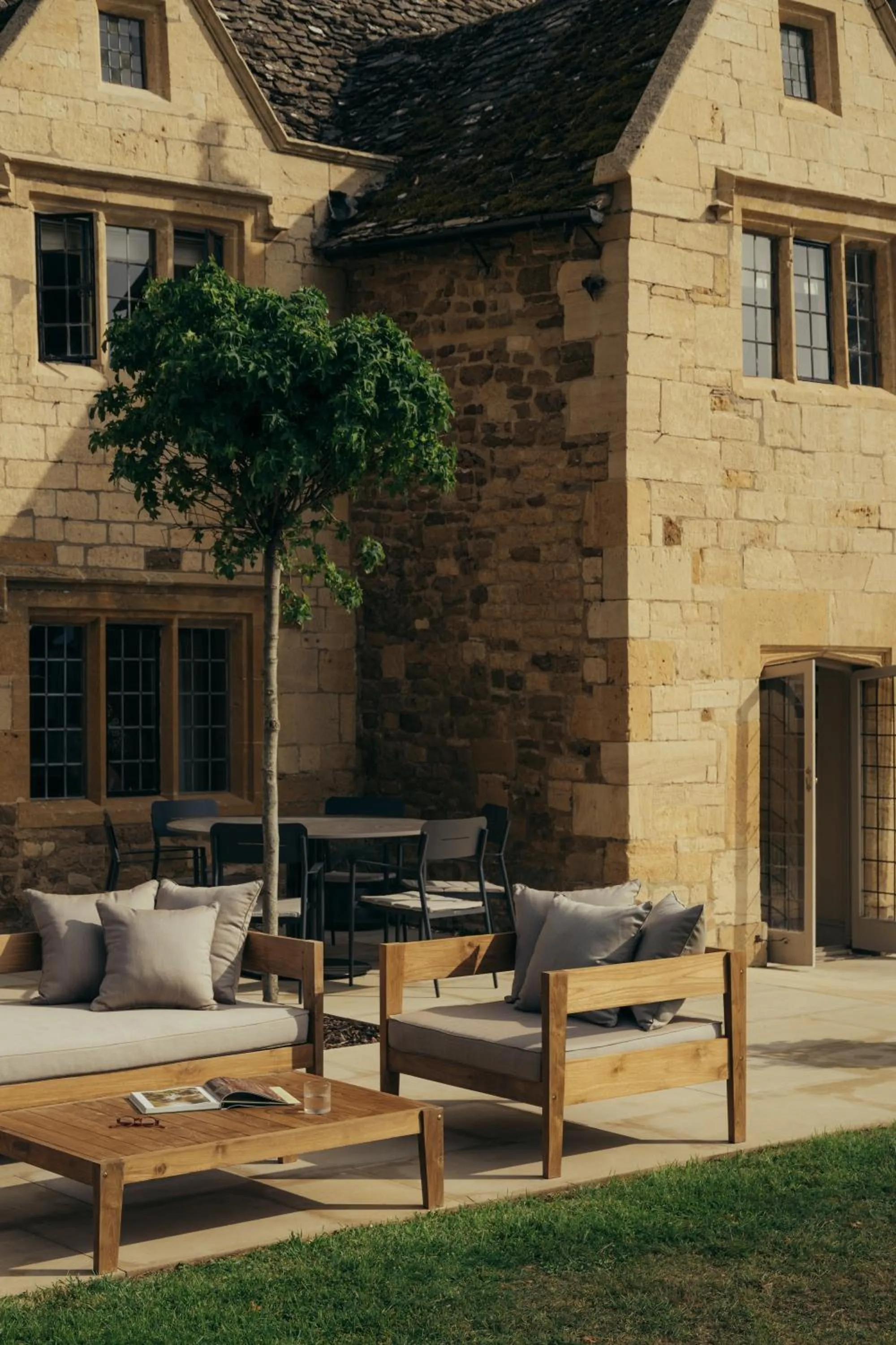 Property building in Hyll Hotel