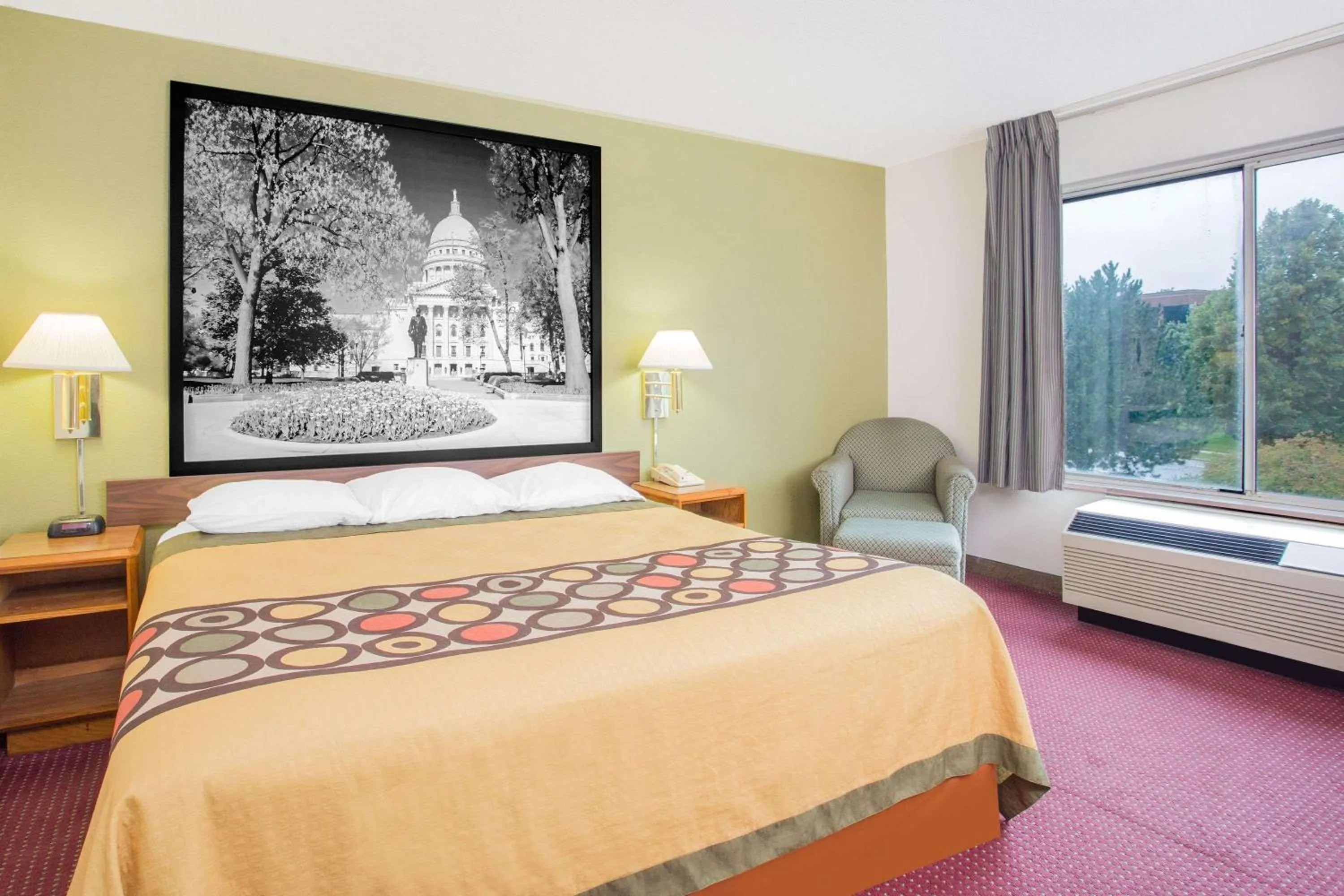 Photo of the whole room in Super 8 by Wyndham Madison East