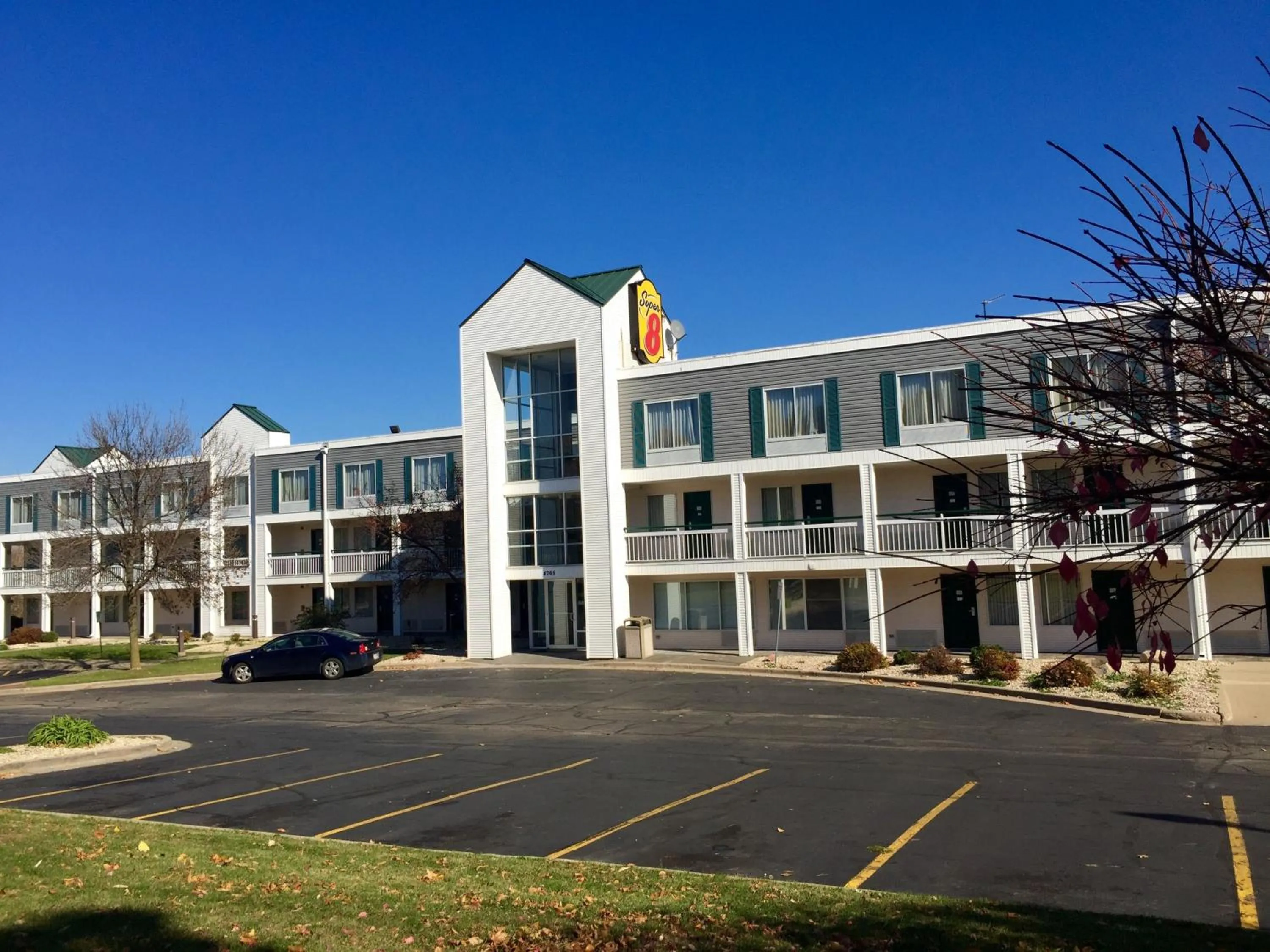 Facade/entrance, Property Building in Super 8 by Wyndham Madison East