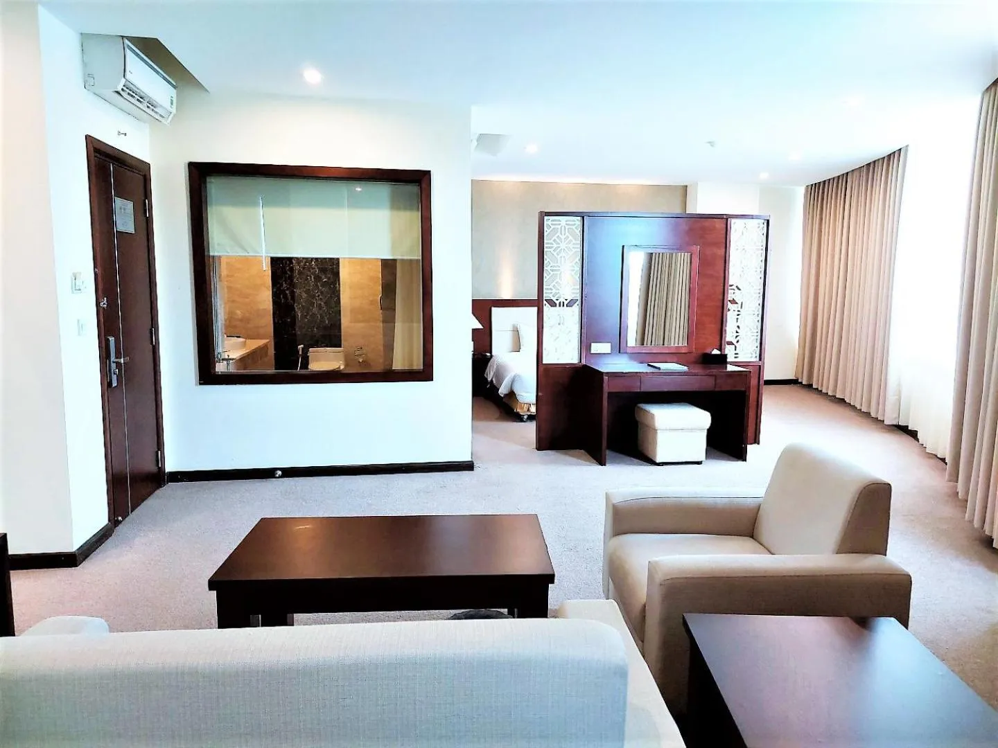 Living room in Muong Thanh Grand Ha Tinh Hotel