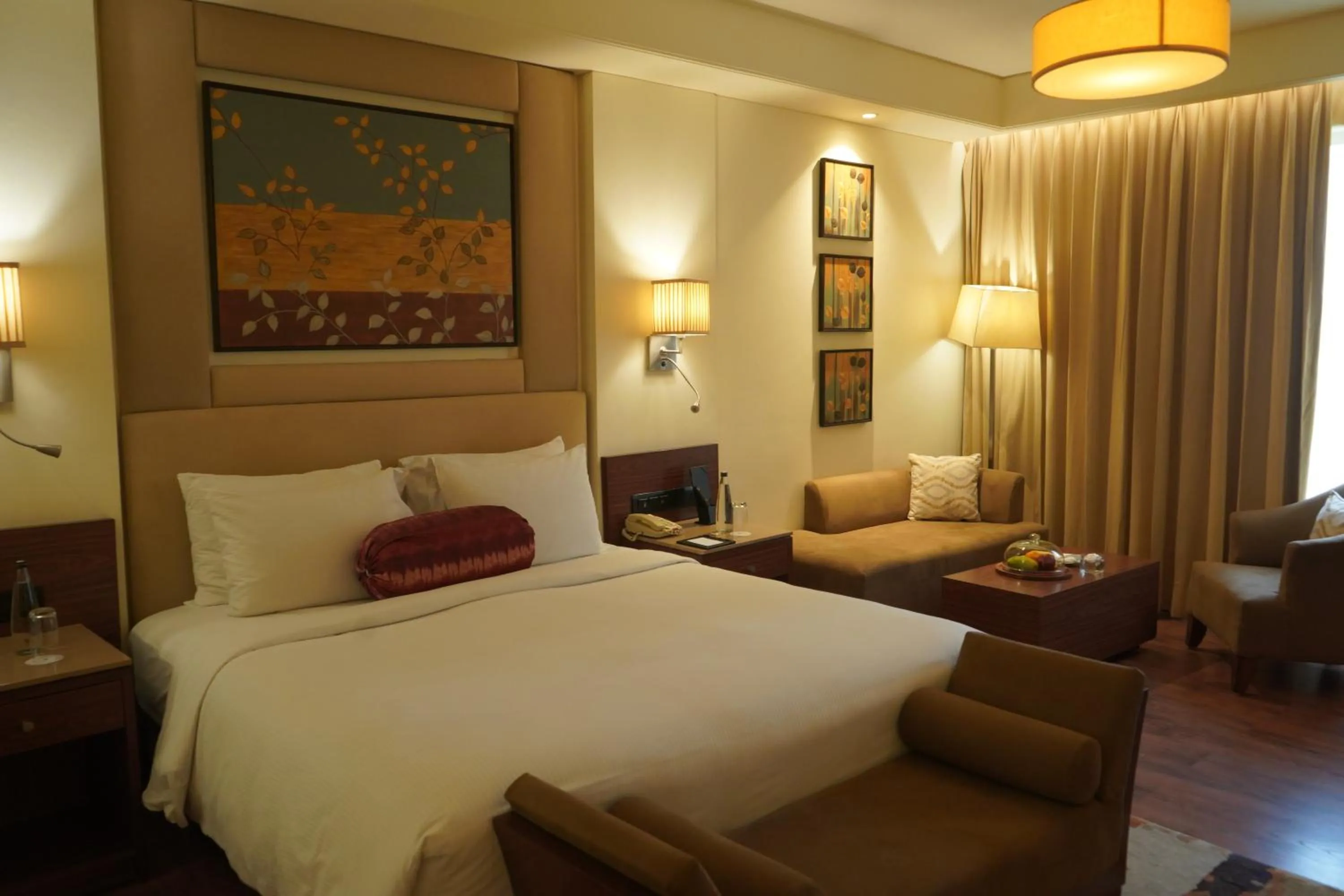Bed in DoubleTree by Hilton Agra
