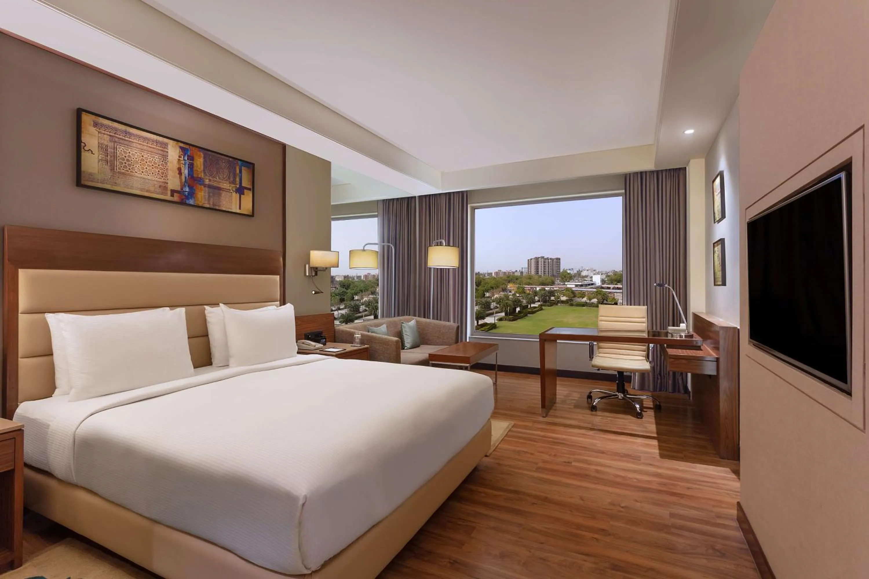 Bedroom, Bed in DoubleTree by Hilton Agra