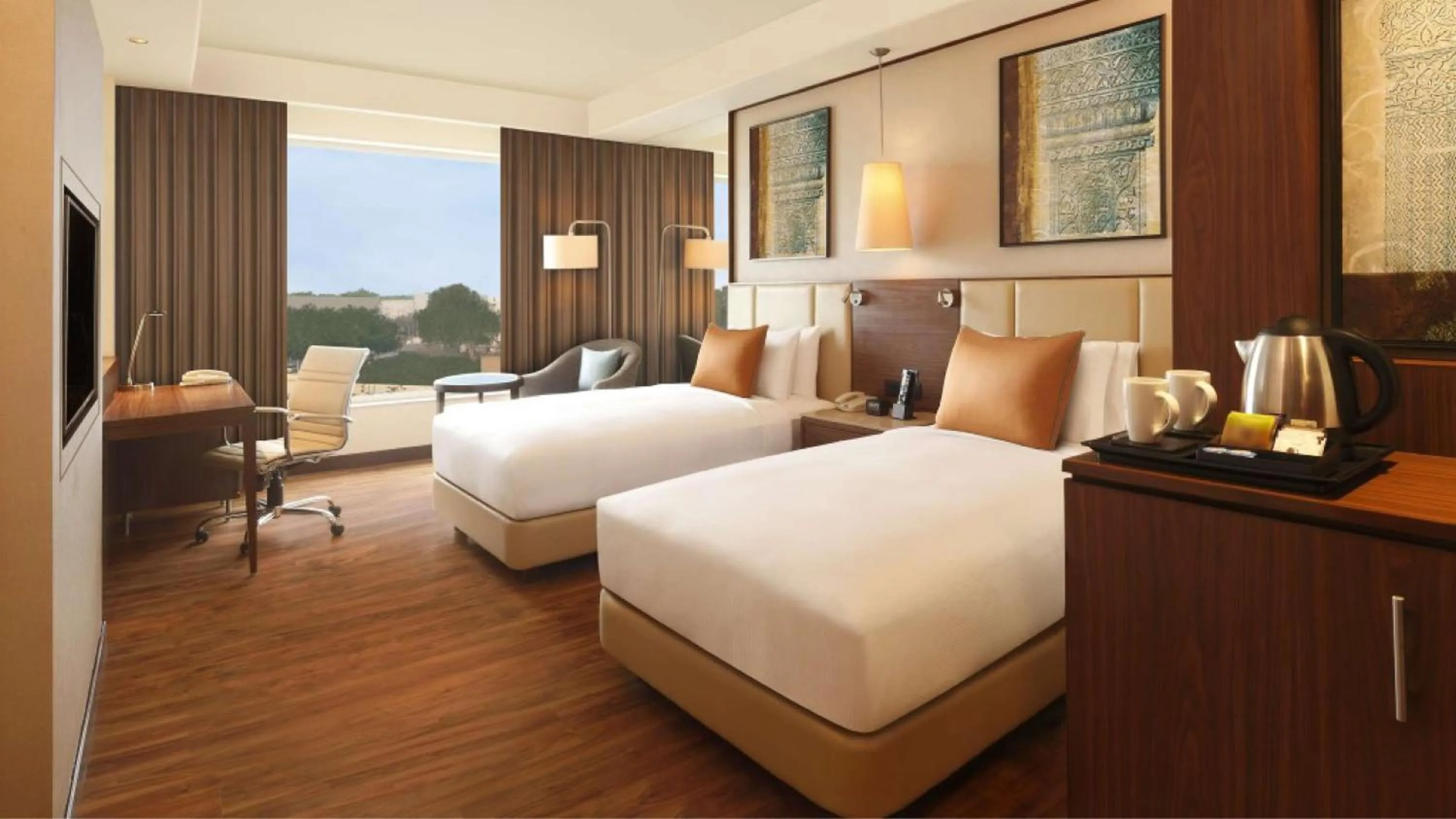 Photo of the whole room, Bed in DoubleTree by Hilton Agra