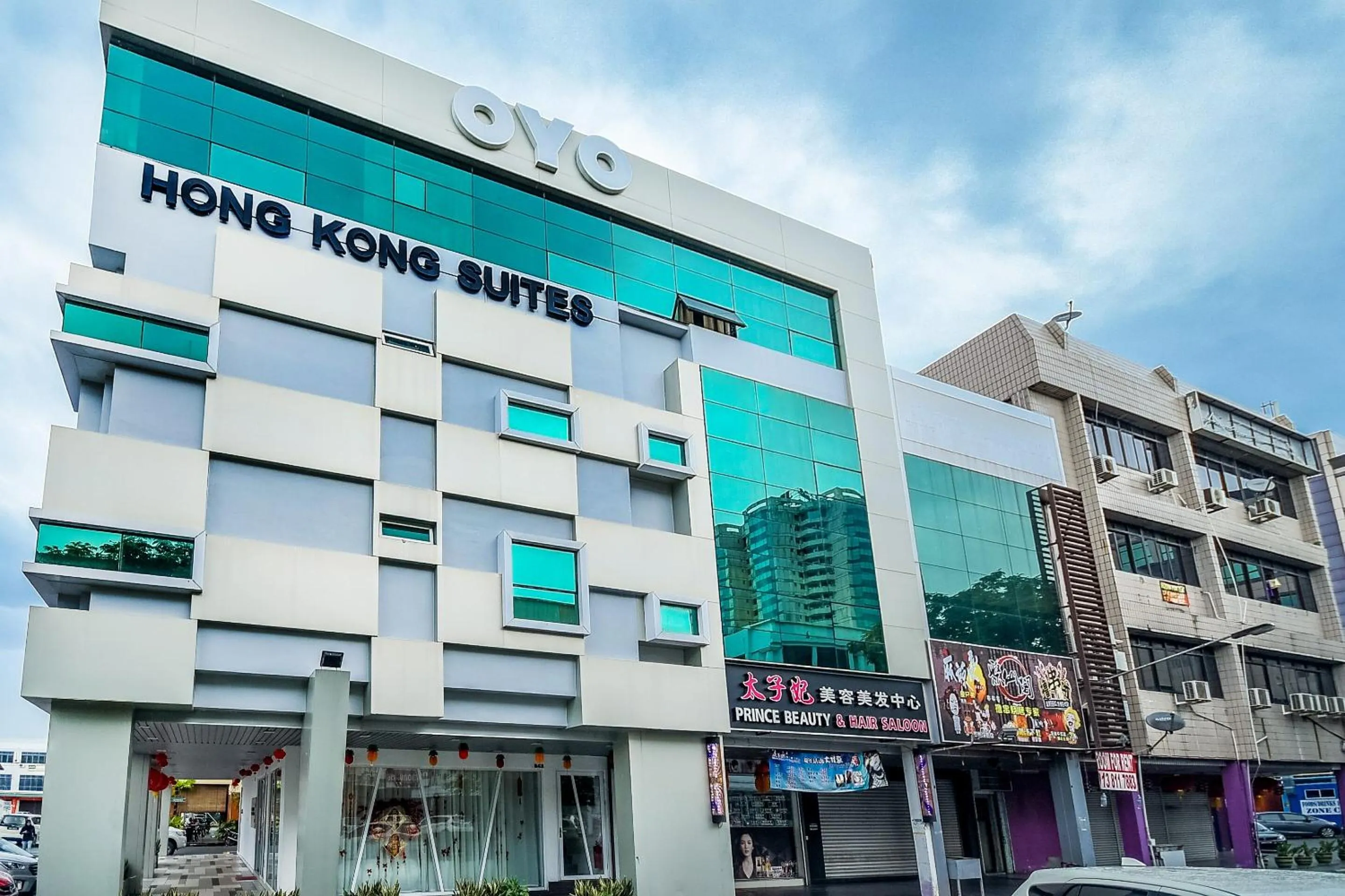 Facade/entrance in Hotel O Hong Kong Suites