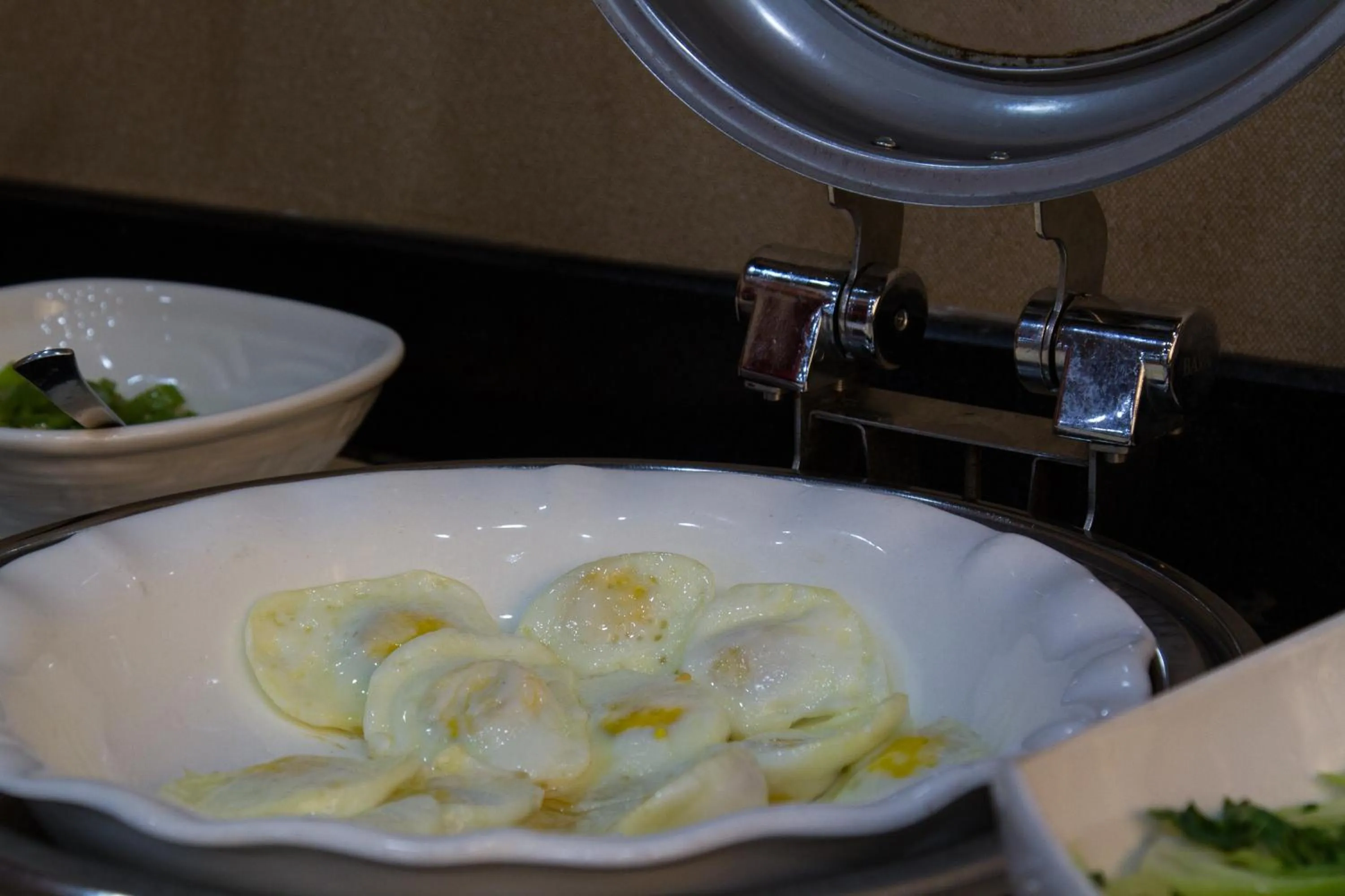 Buffet breakfast, Bathroom in 悦丰酒店广州银丰国际公寓北站店