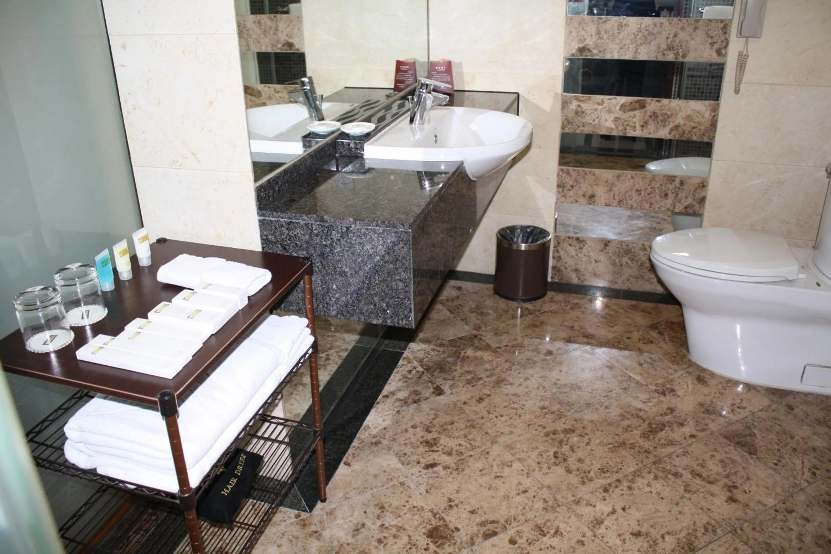 Toilet, Bathroom in 悦丰酒店广州银丰国际公寓北站店