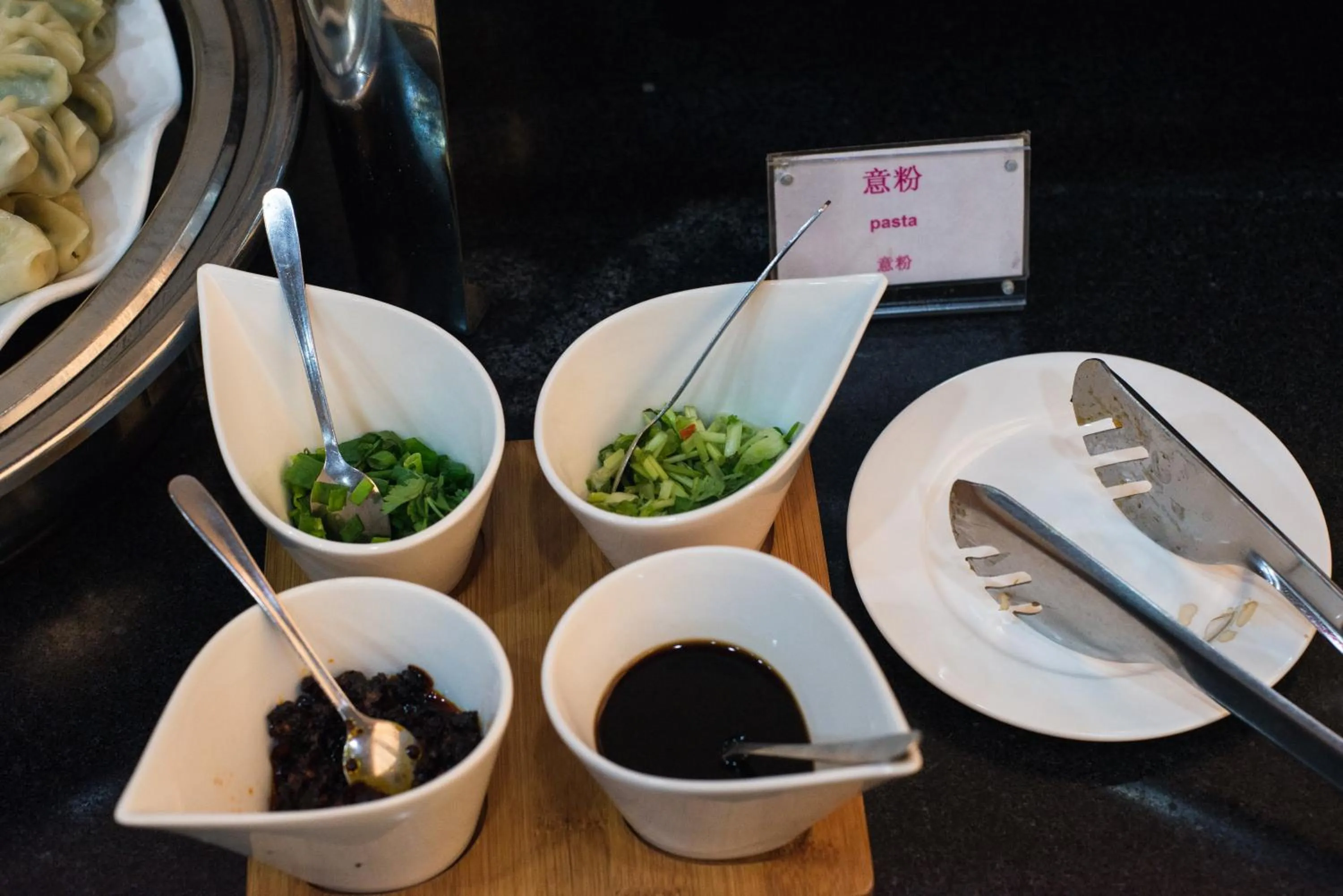 Buffet breakfast in 悦丰酒店广州银丰国际公寓北站店