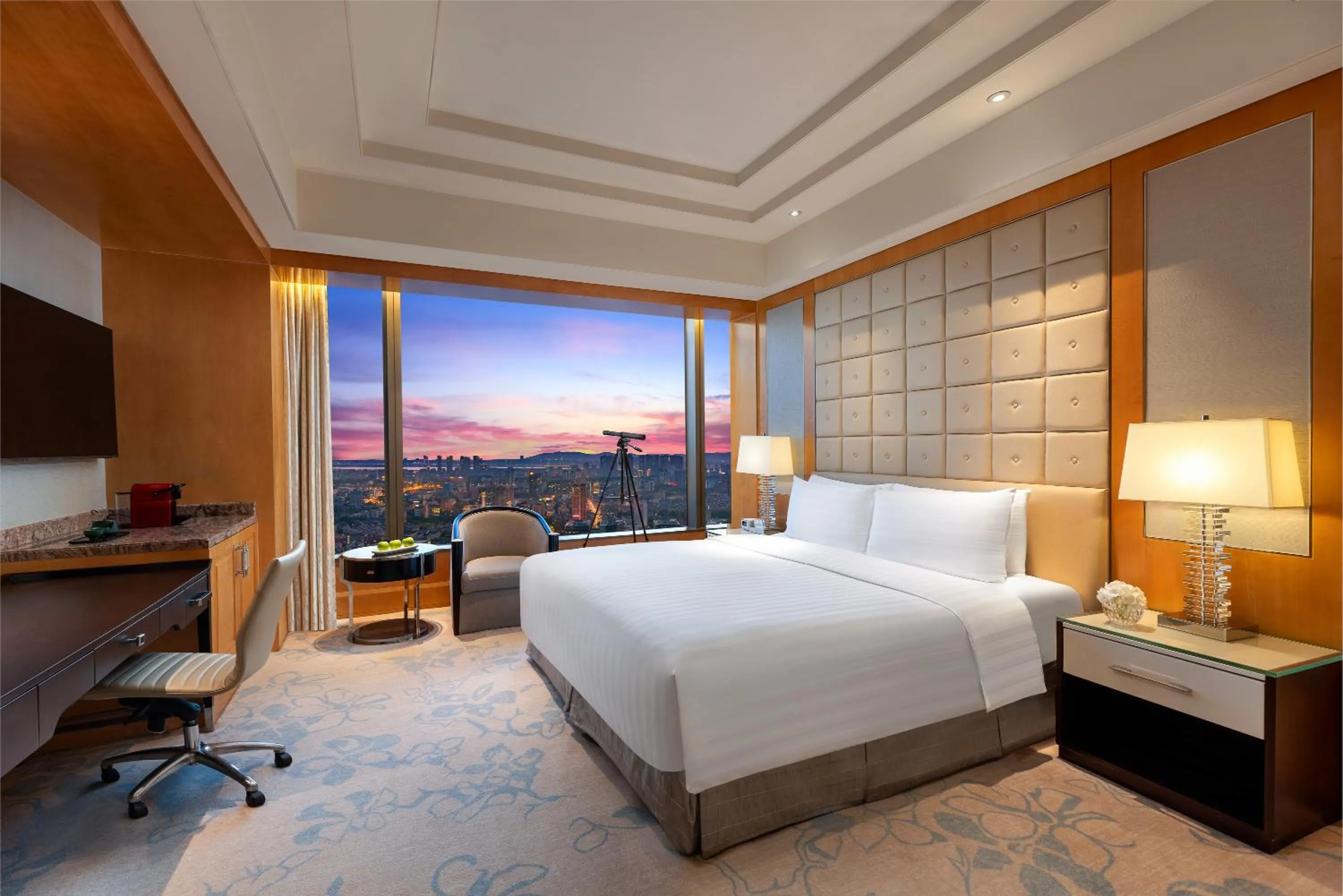 Bedroom, Bed in Shangri-La Nanjing