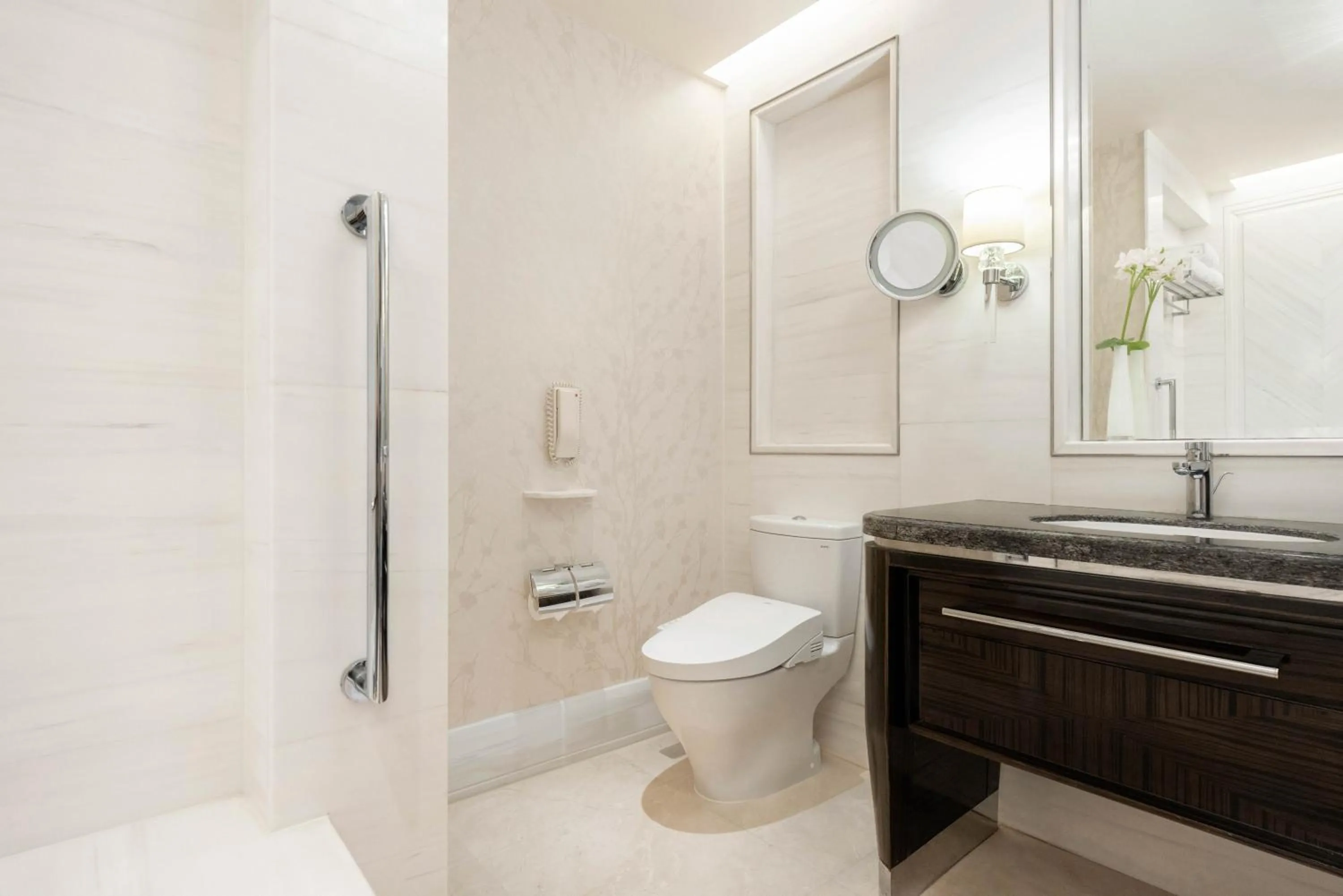 Toilet in Shangri-La Nanjing