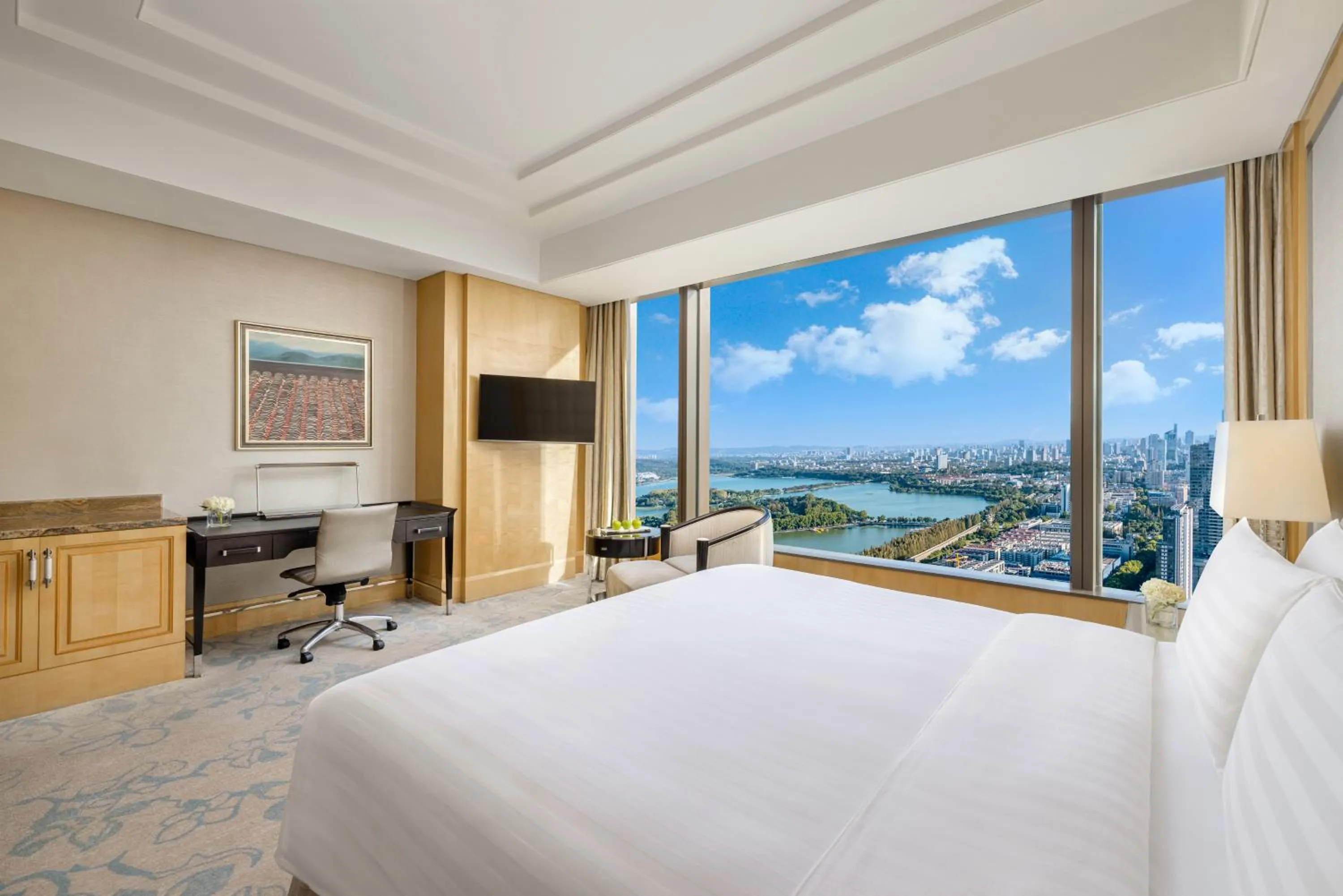 Bedroom, Bed in Shangri-La Nanjing