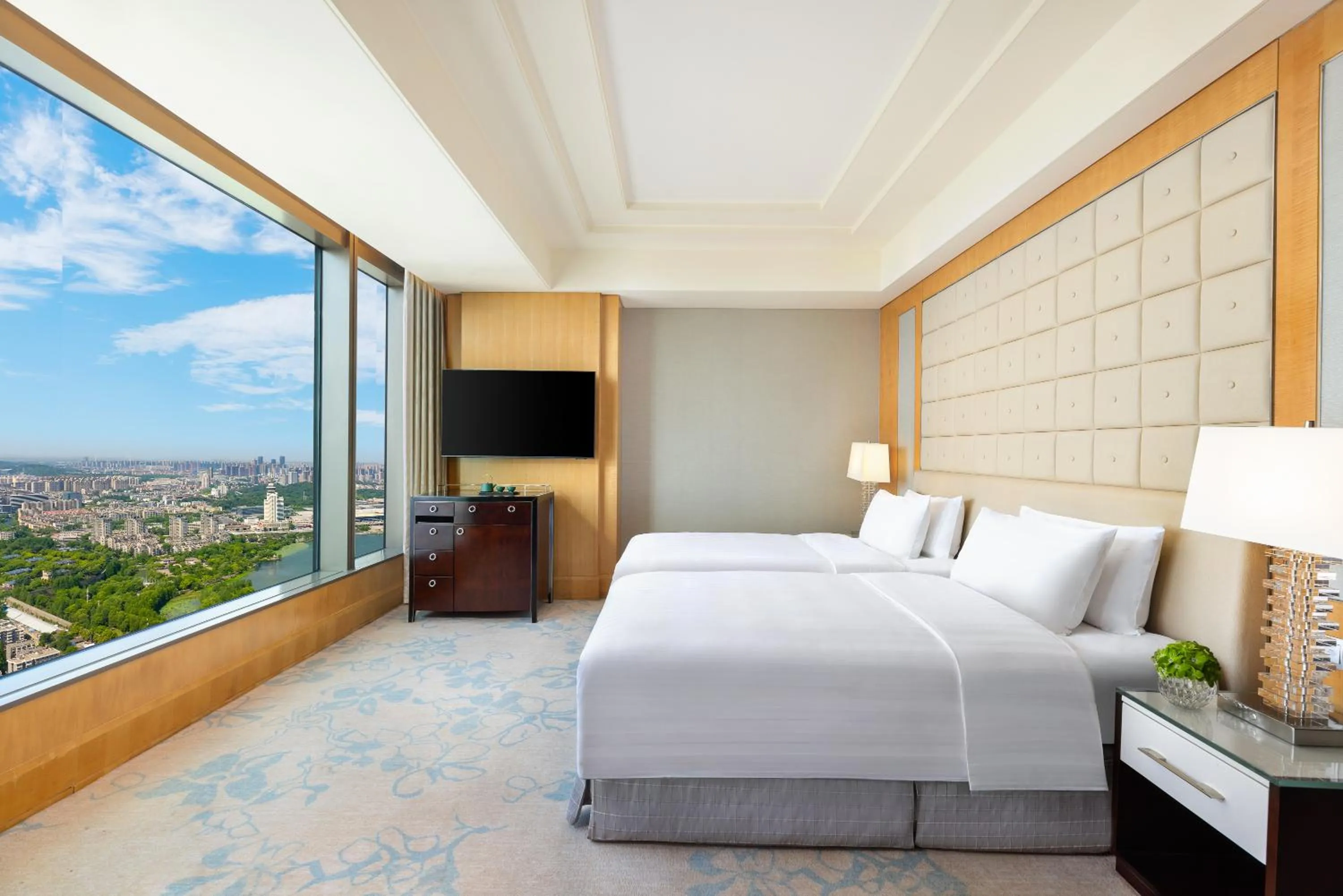 Bedroom, Bed in Shangri-La Nanjing