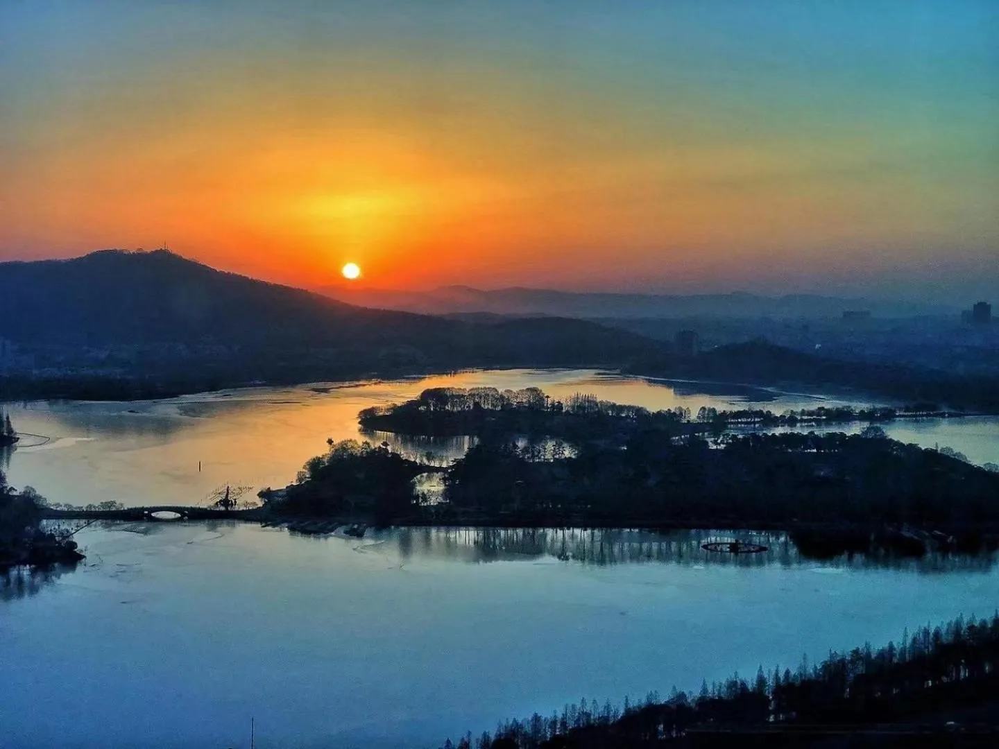 Lake view in Shangri-La Nanjing