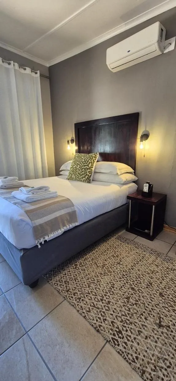 Bedroom, Bed in Elegant Lodge & Conference Center