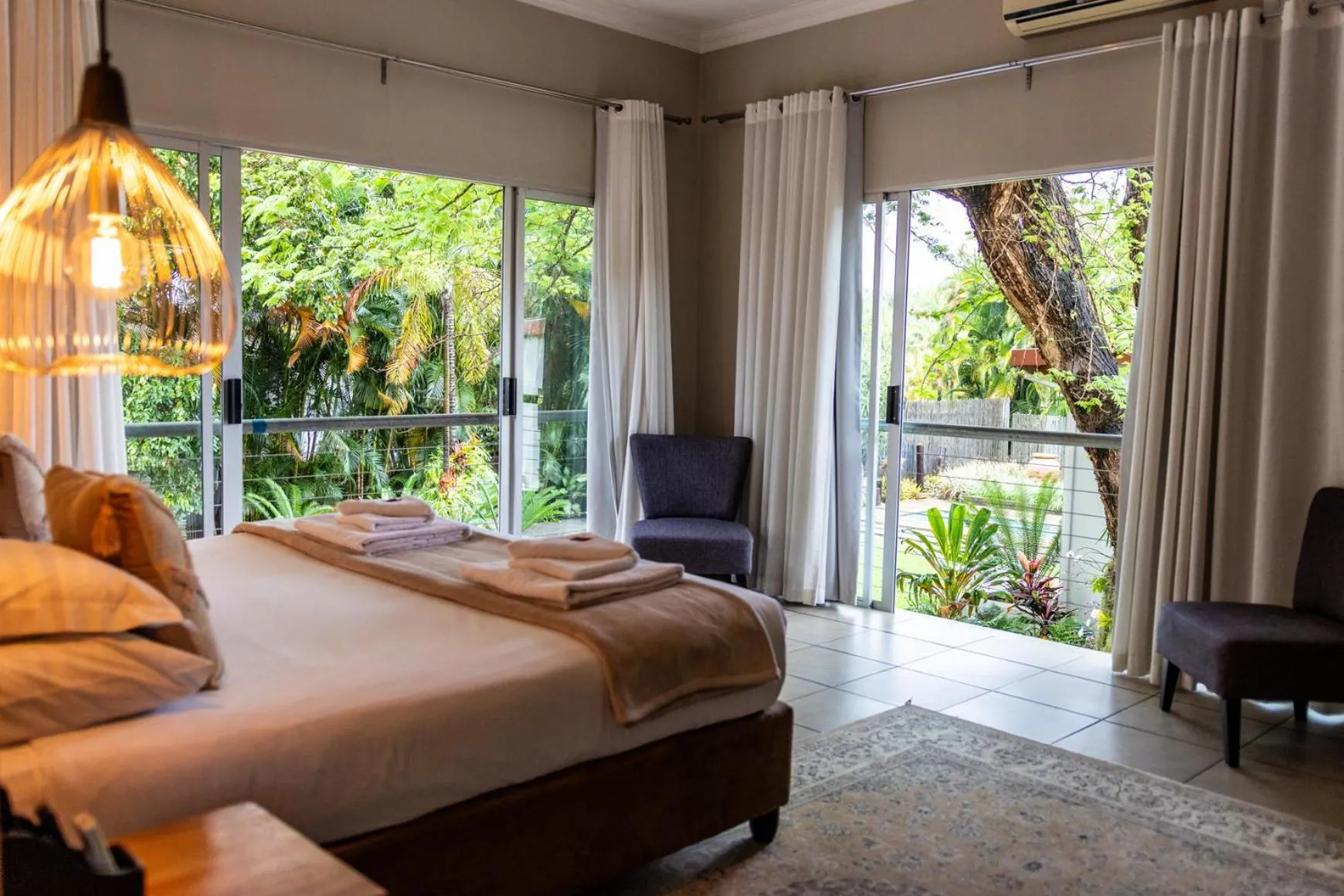 Bedroom, Bed in Elegant Lodge & Conference Center