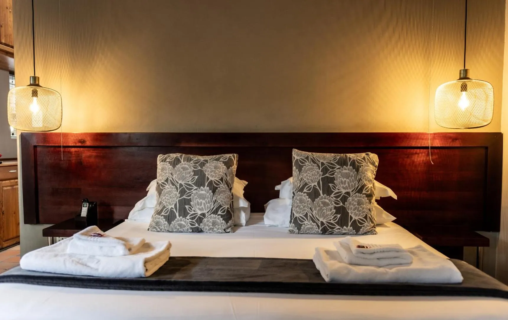 Bed in Elegant Lodge & Conference Center