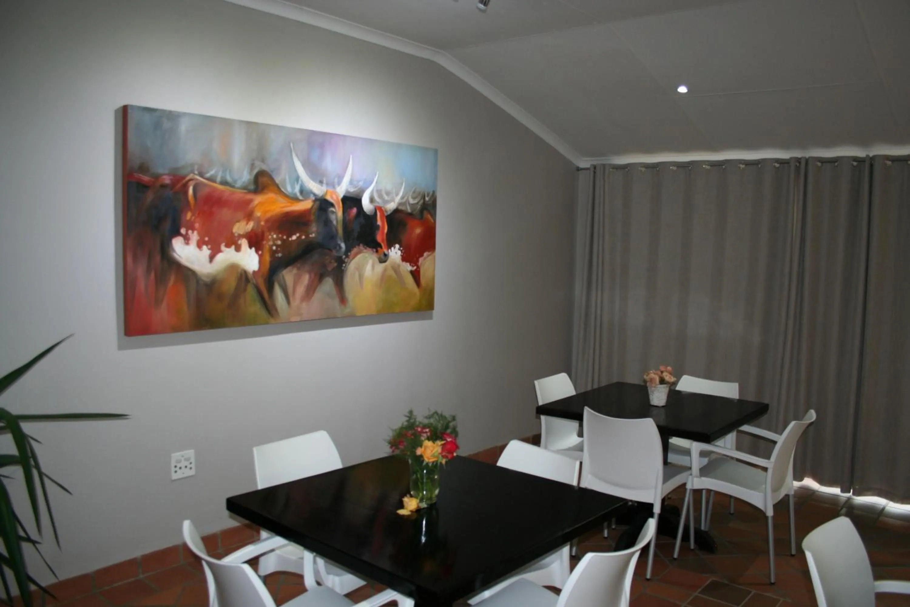 Restaurant/places to eat in Elegant Lodge & Conference Center