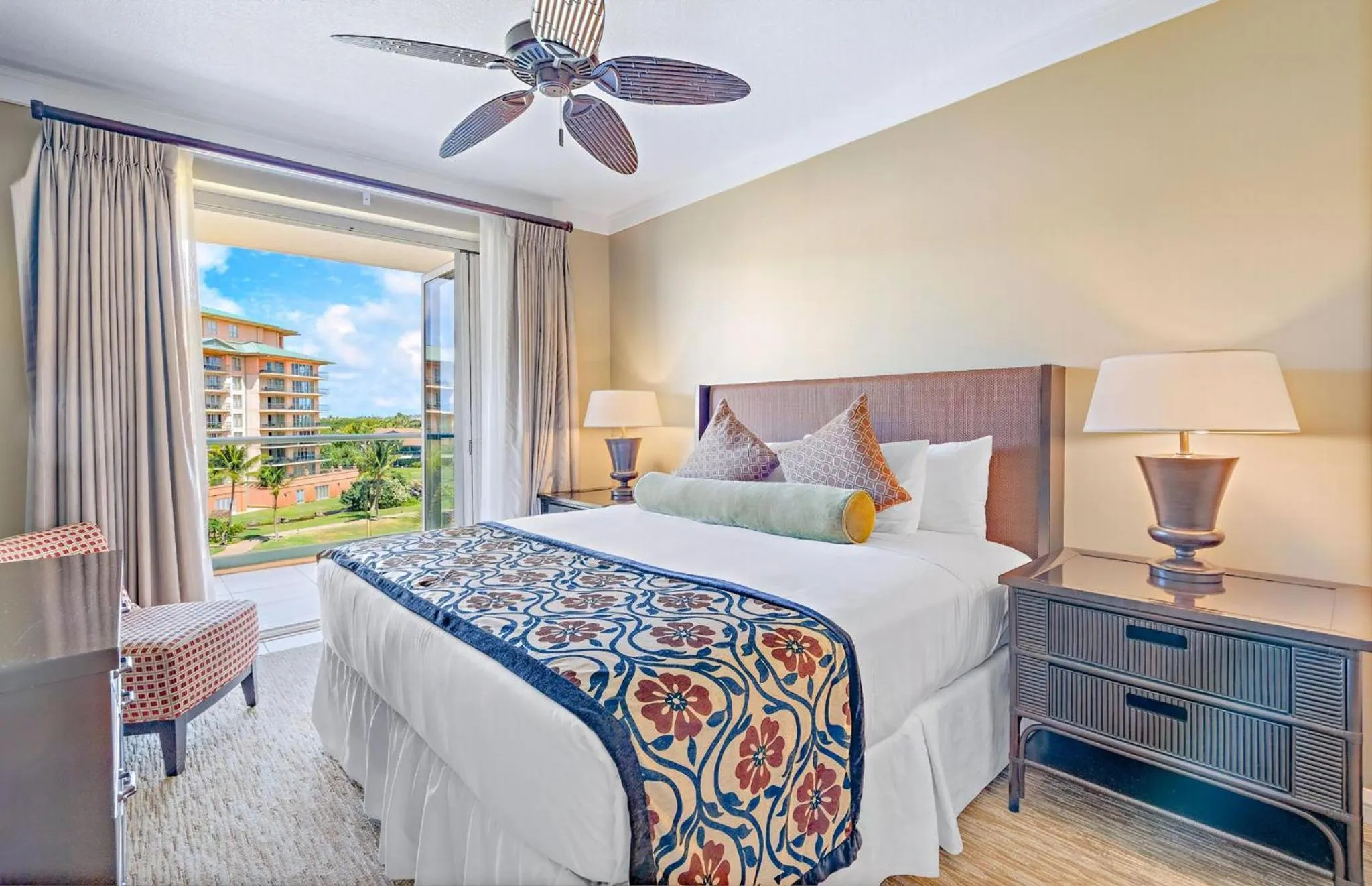 Property building, Bed in Honua Kai Resort And Spa By Maui Resort Rentals