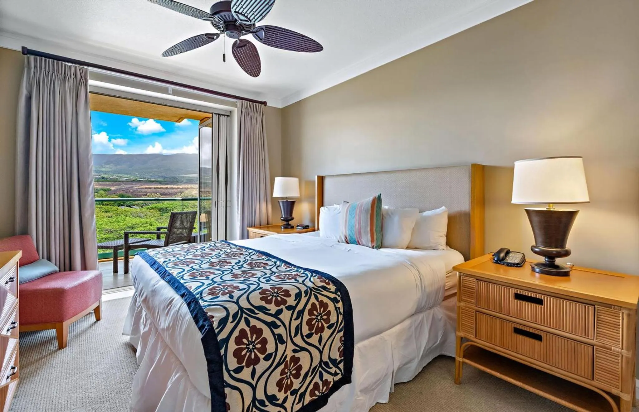 Property building, Bed in Honua Kai Resort And Spa By Maui Resort Rentals