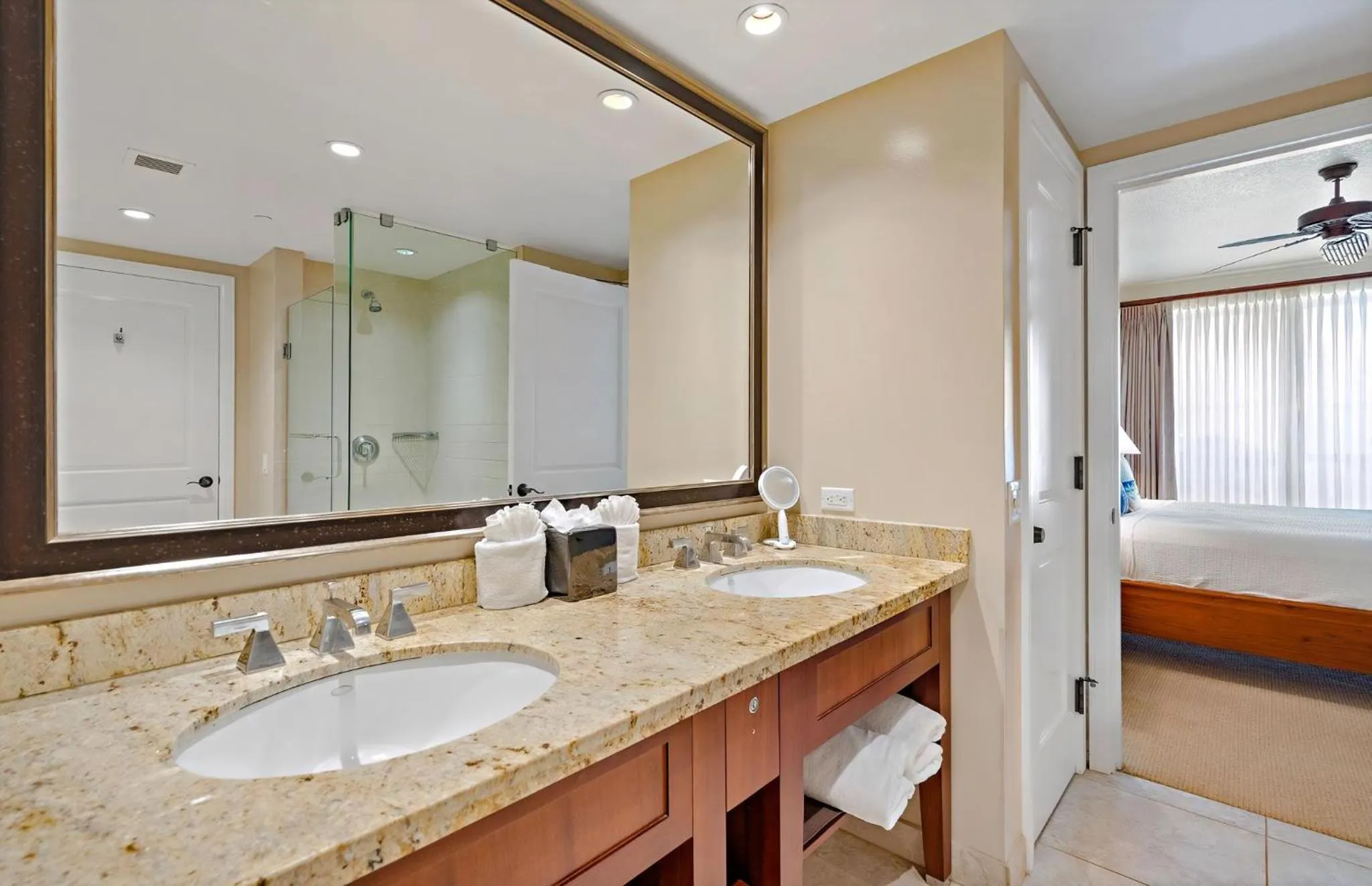 Property building, Bed in Honua Kai Resort And Spa By Maui Resort Rentals