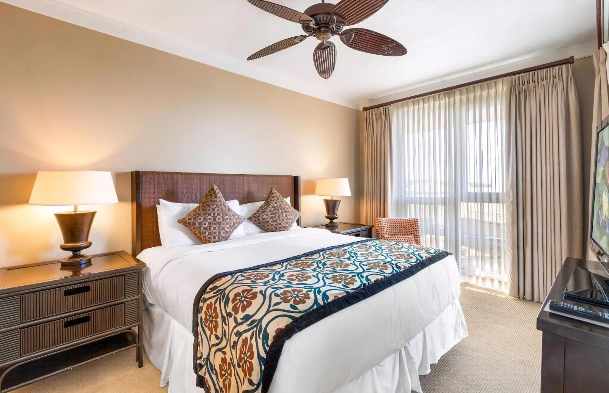 Property building, Bed in Honua Kai Resort And Spa By Maui Resort Rentals