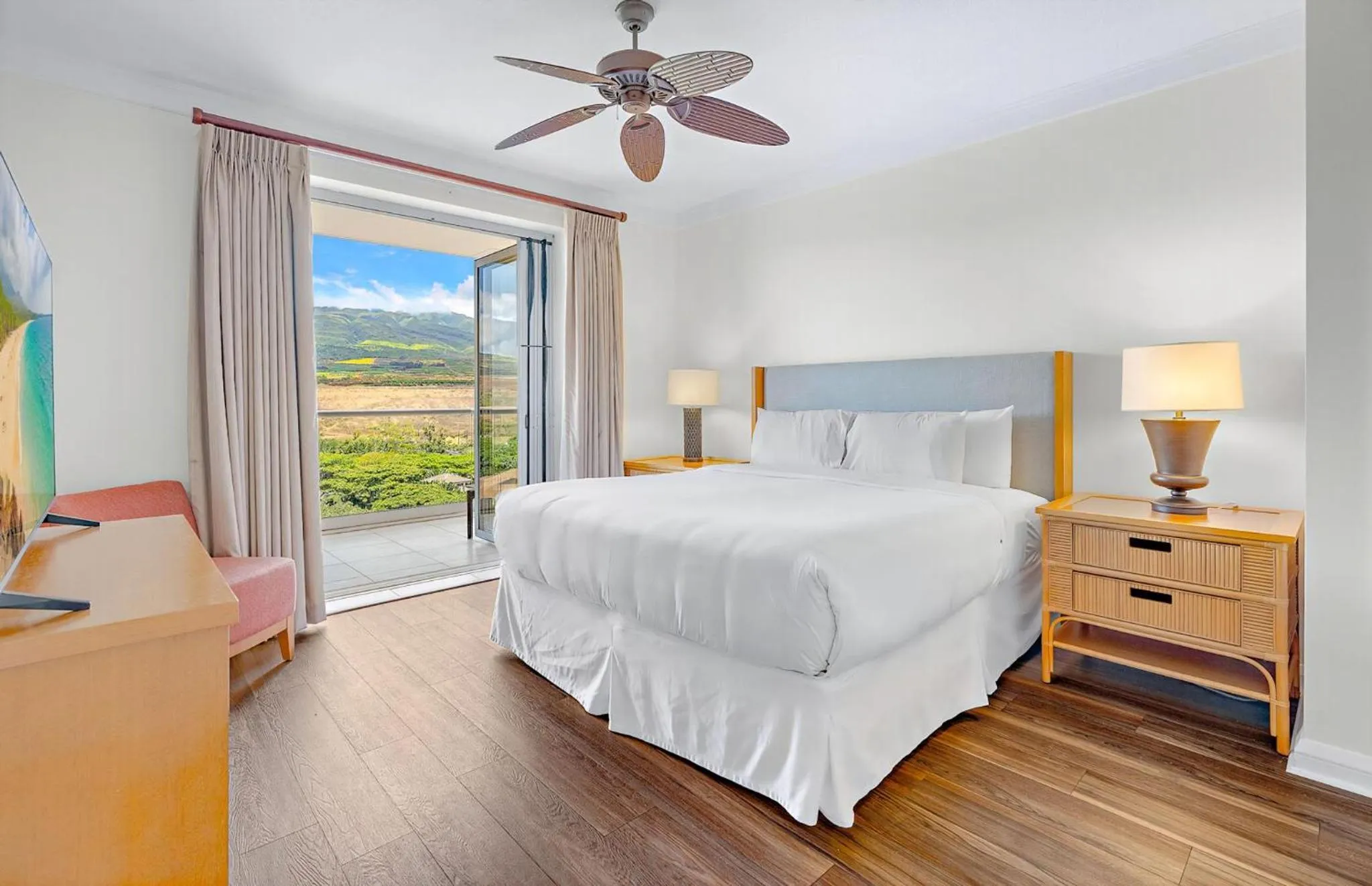 Property building, Bed in Honua Kai Resort And Spa By Maui Resort Rentals