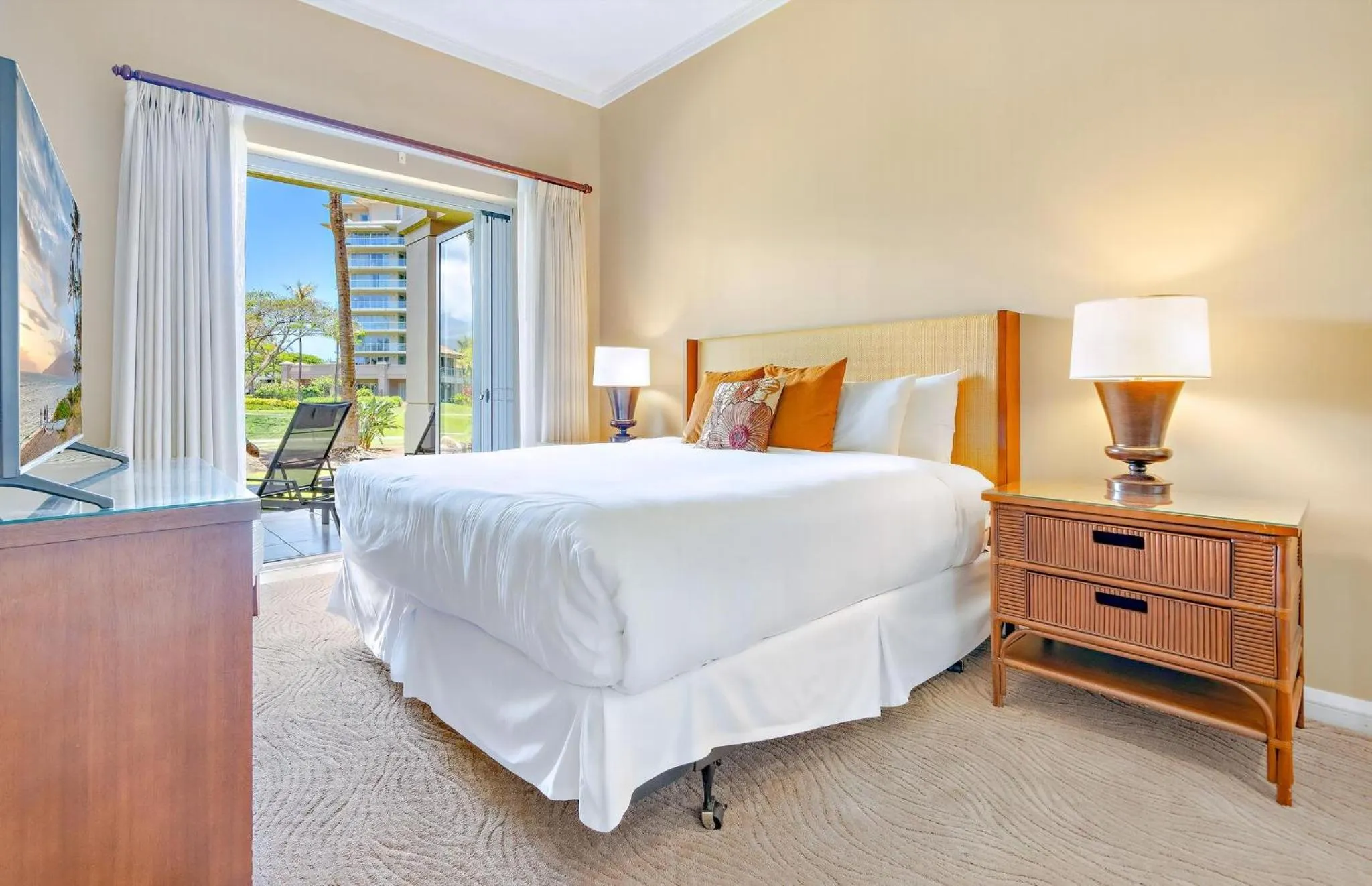 Property building, Bed in Honua Kai Resort And Spa By Maui Resort Rentals