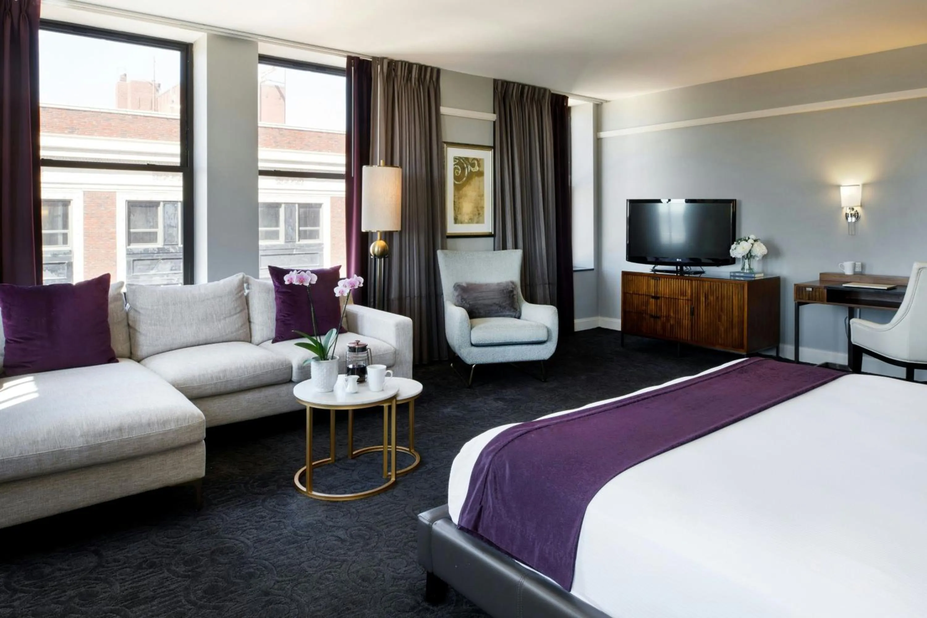 Photo of the whole room, Bed in Ambassador Hotel Wichita, Autograph Collection