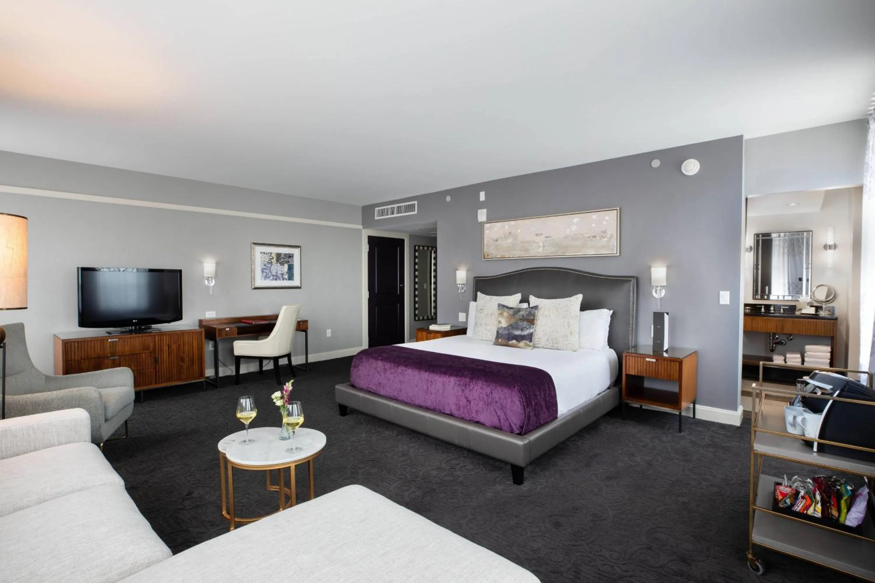 Photo of the whole room, Bed in Ambassador Hotel Wichita, Autograph Collection