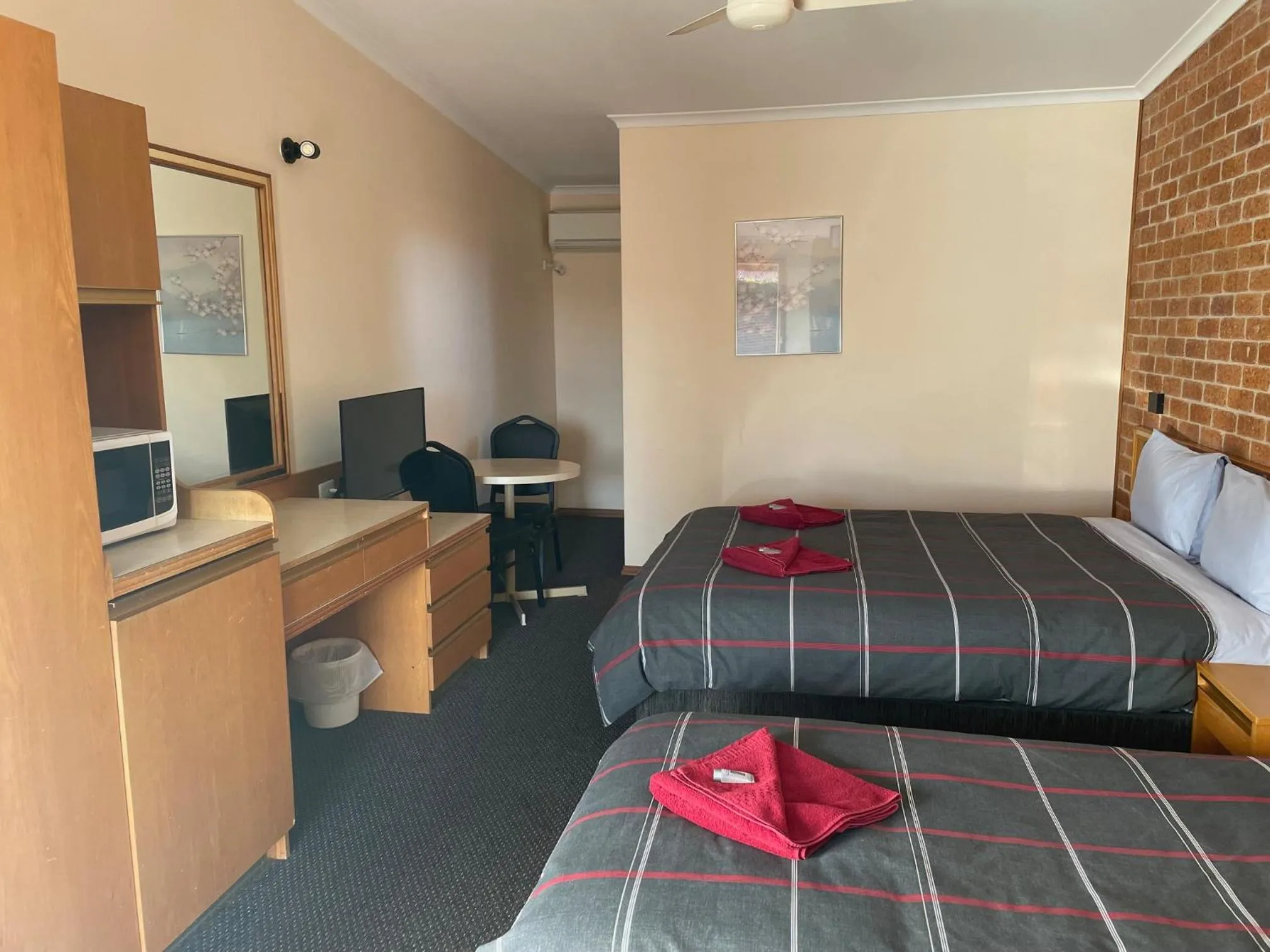 Bed in True blue Motor Inn