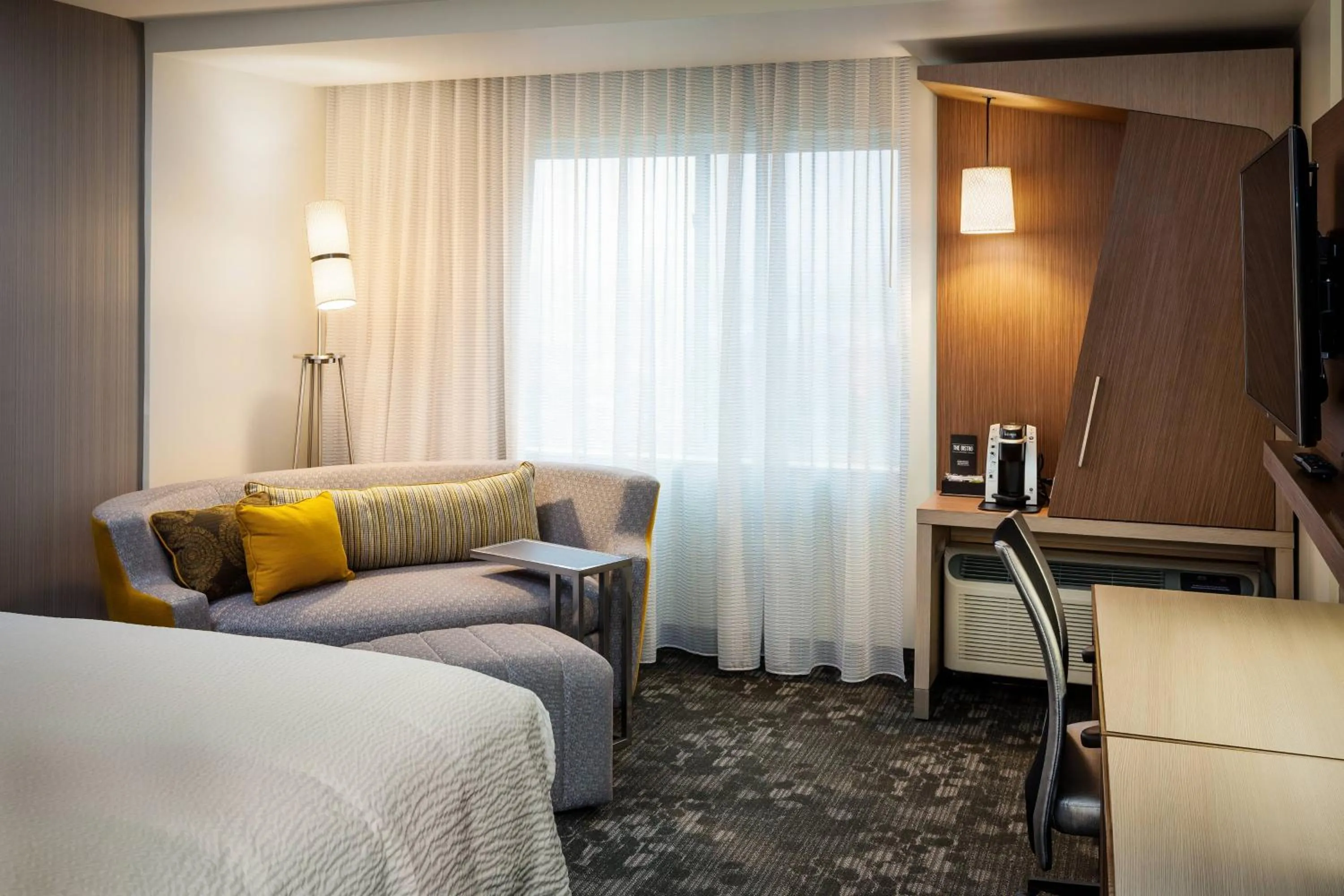 Photo of the whole room, Bed in Courtyard by Marriott Walla Walla