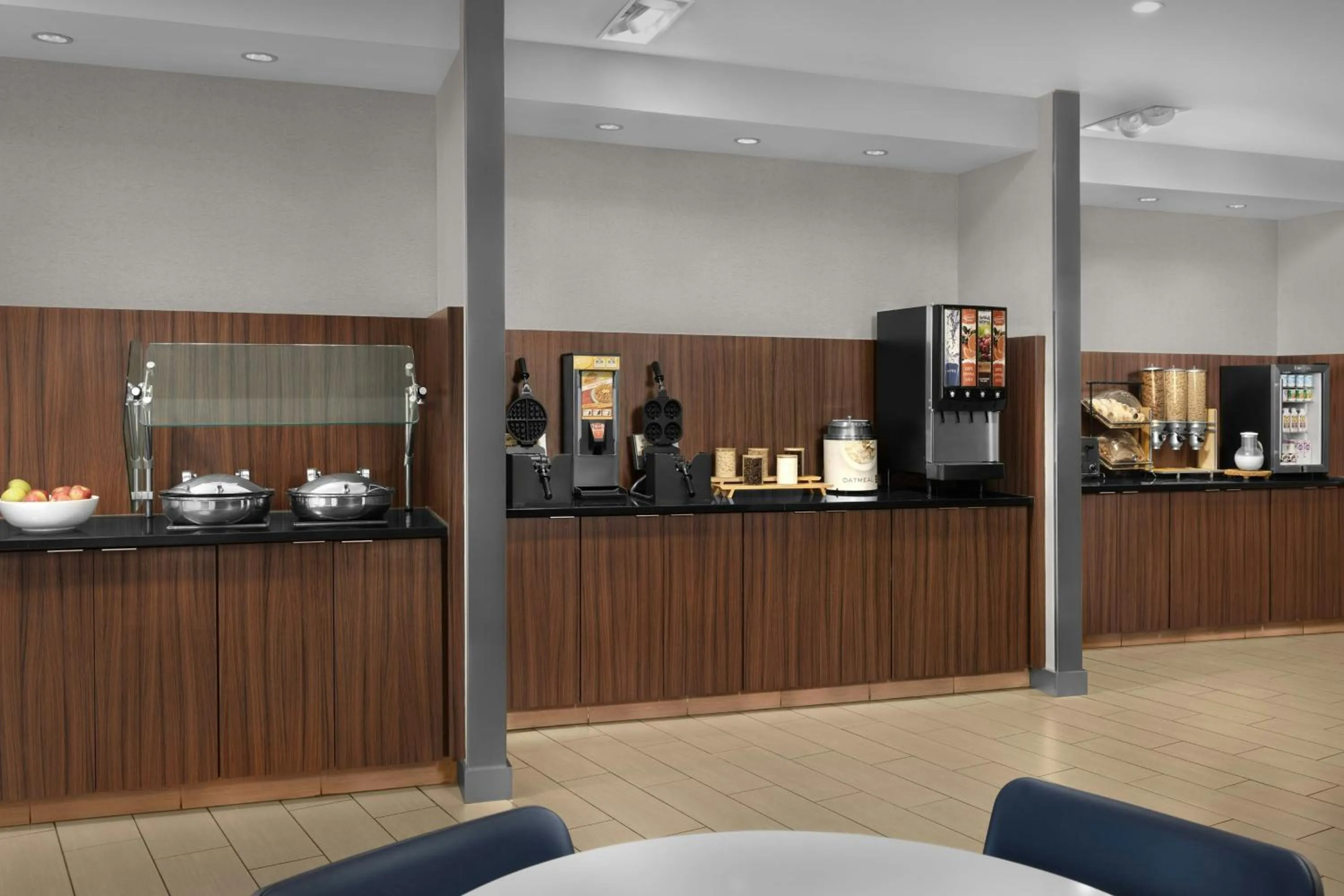 Breakfast in Fairfield Inn & Suites by Marriott Fayetteville North