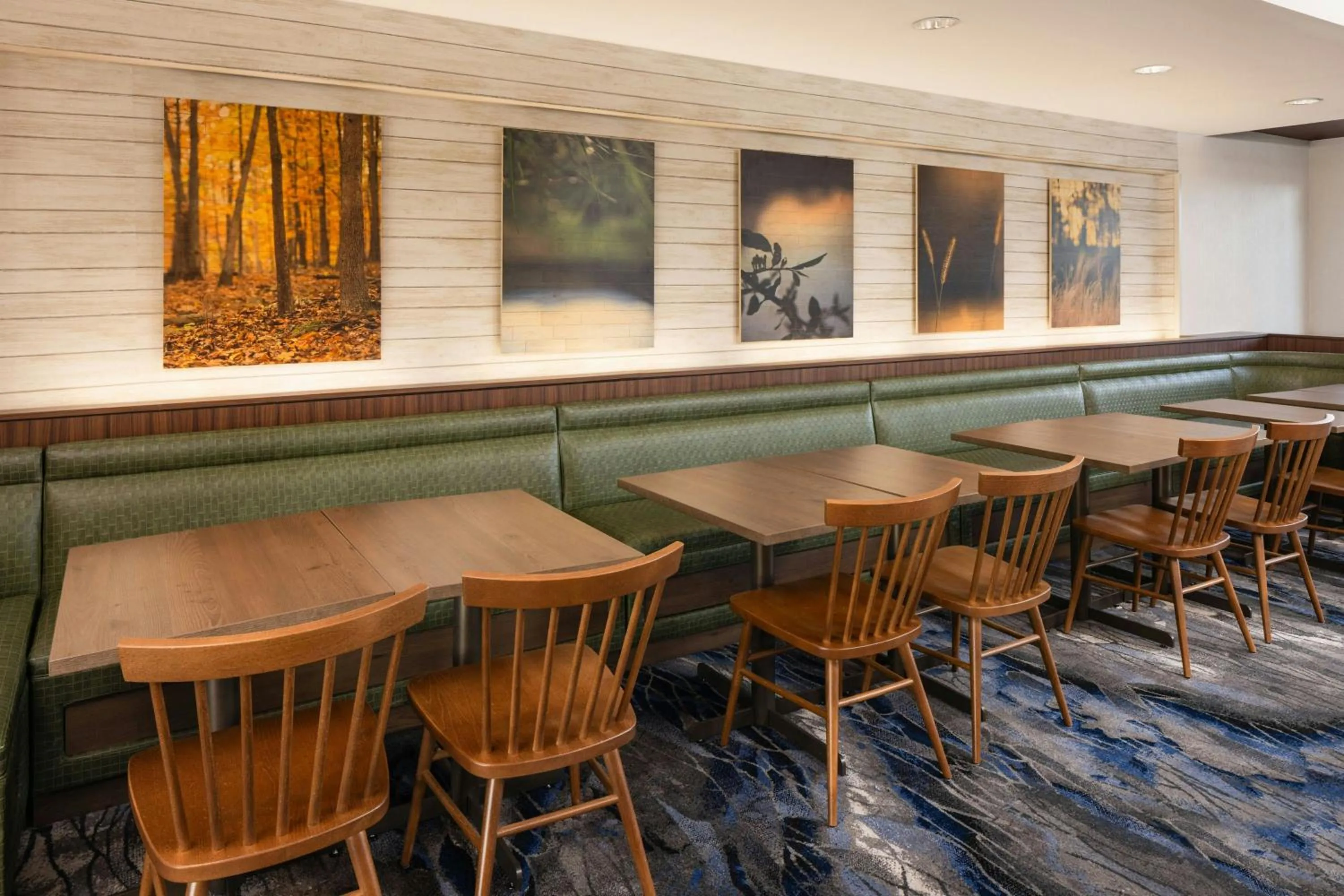 Breakfast in Fairfield Inn & Suites by Marriott St. Louis Pontoon Beach/Granite City, IL