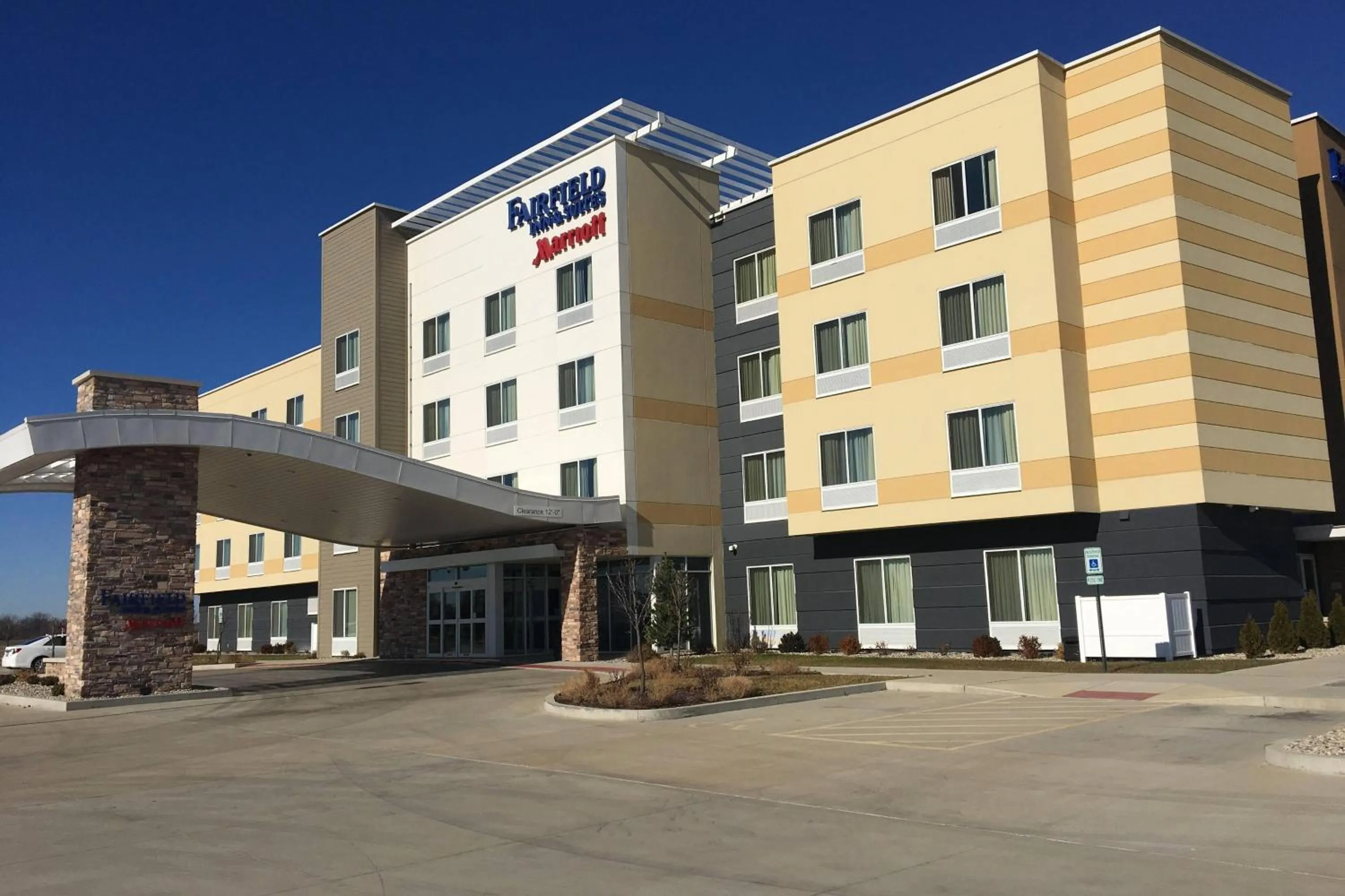 Property building in Fairfield Inn & Suites by Marriott St. Louis Pontoon Beach/Granite City, IL