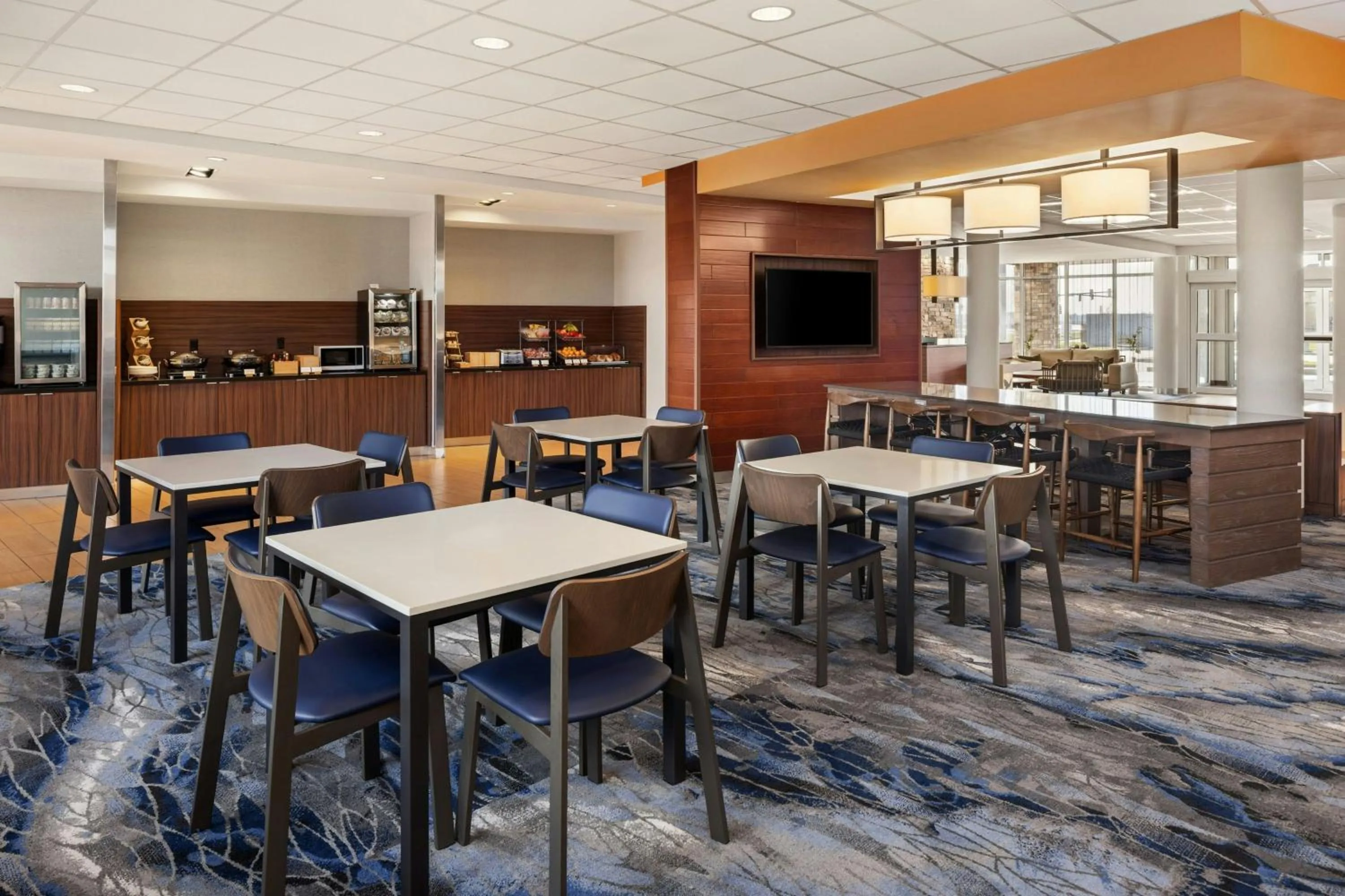 Breakfast in Fairfield Inn & Suites by Marriott St. Louis Pontoon Beach/Granite City, IL