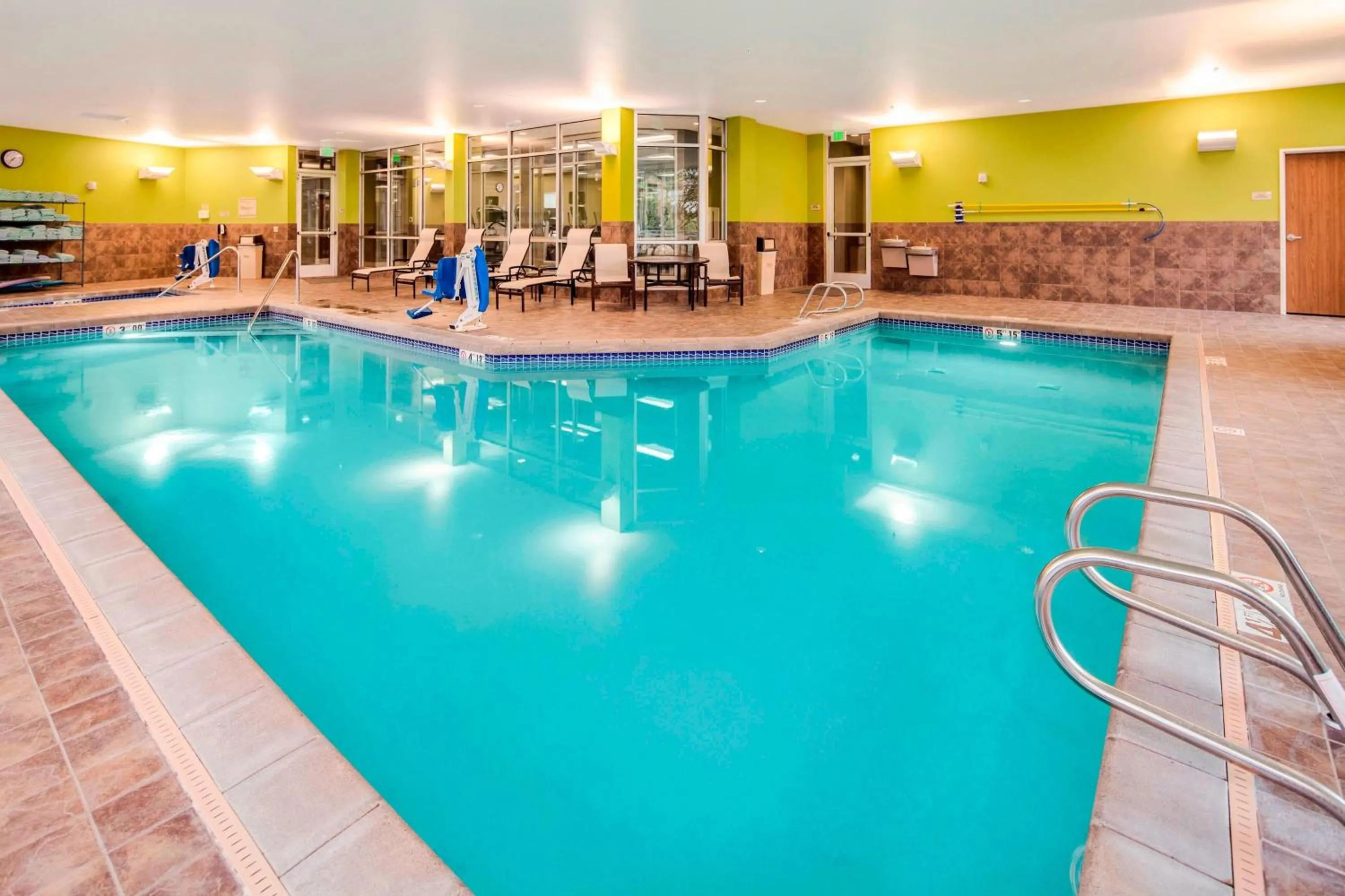 Swimming pool in TownePlace Suites by Marriott Bellingham