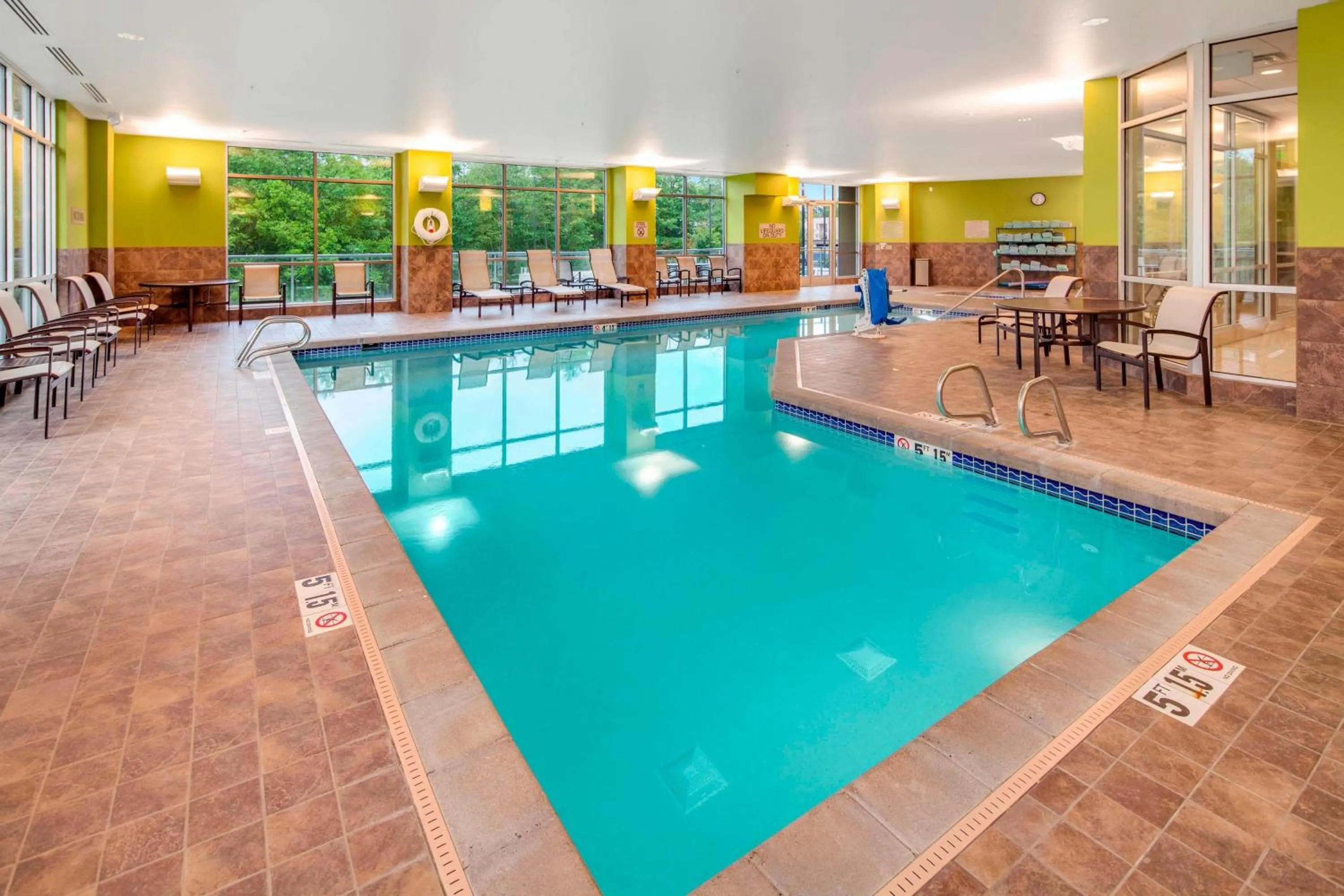 Swimming pool in TownePlace Suites by Marriott Bellingham