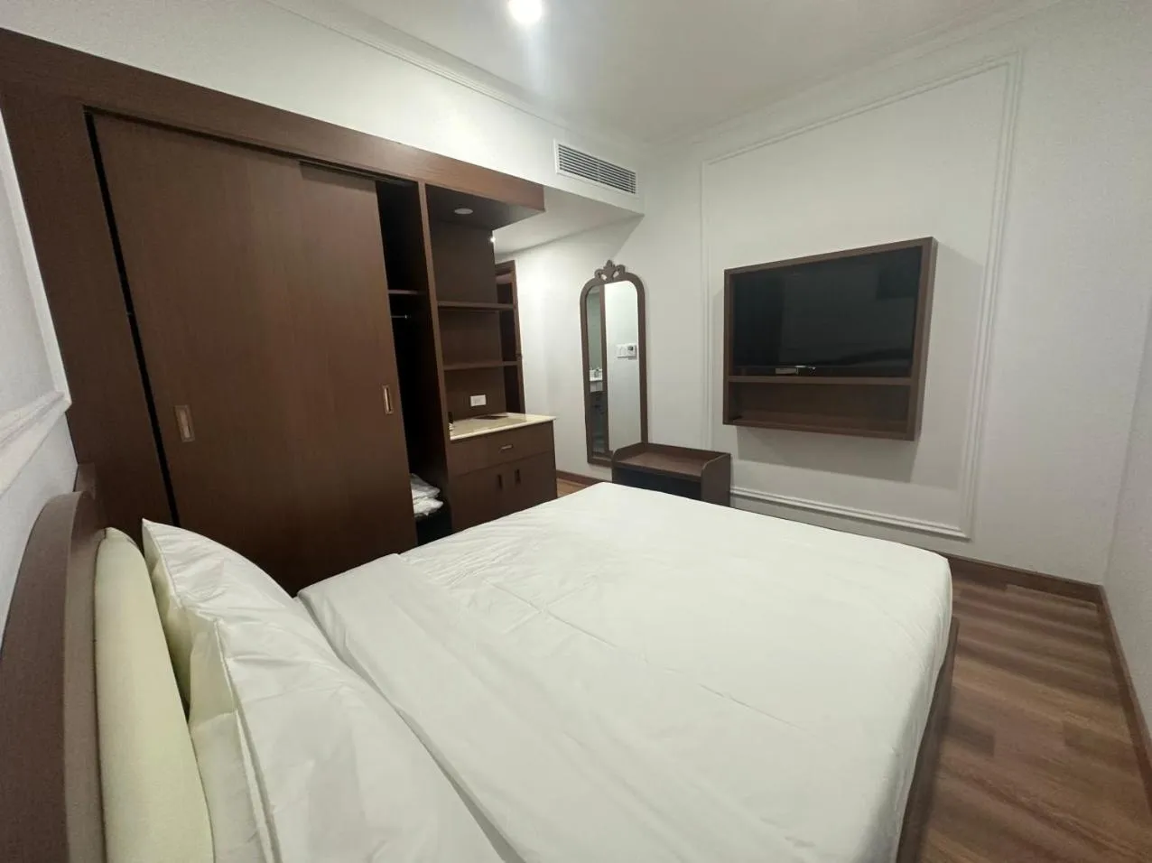 Bed in Ngoc Thu Palace