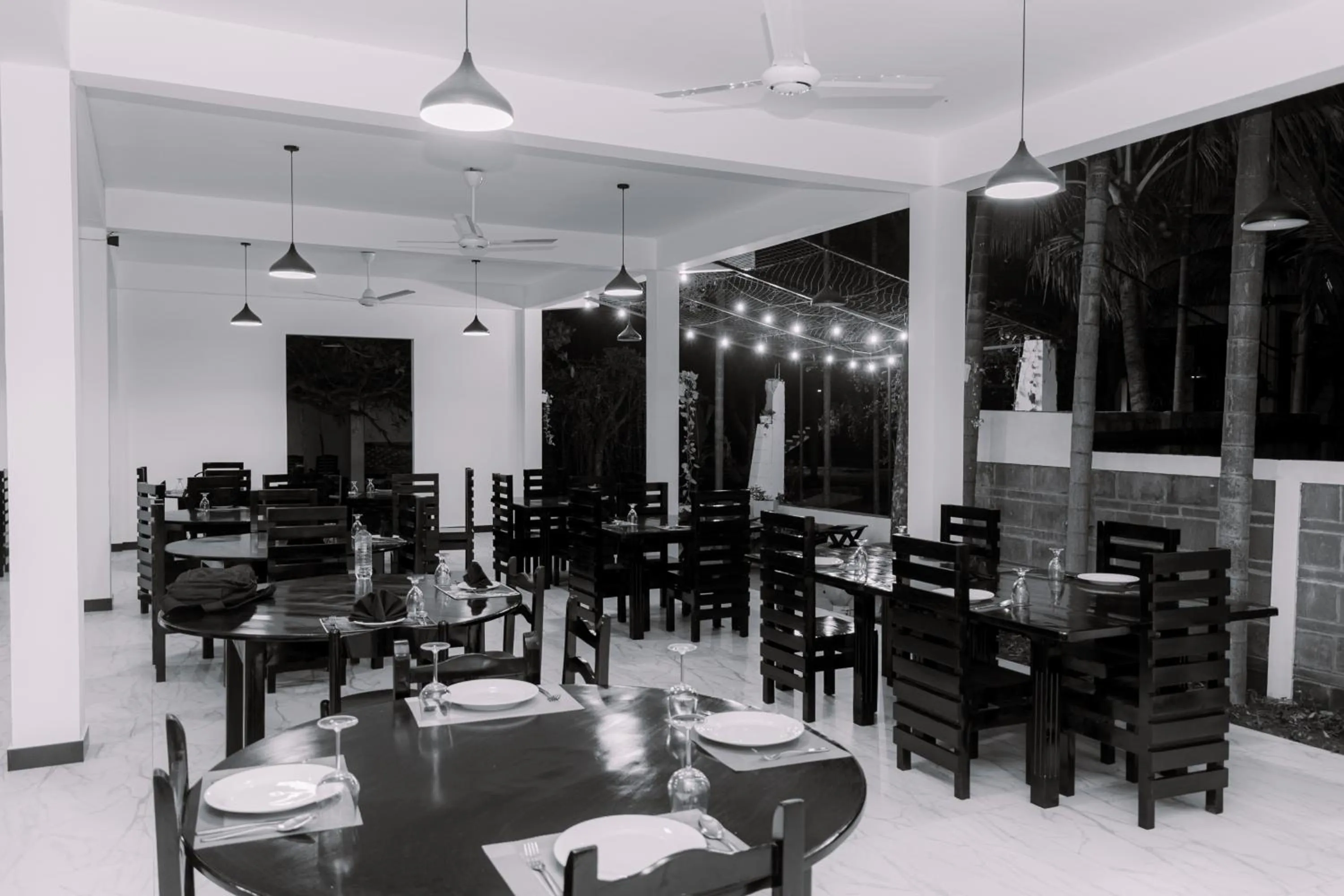 Living room in Eco Hotel Black & White - Anuradhapura