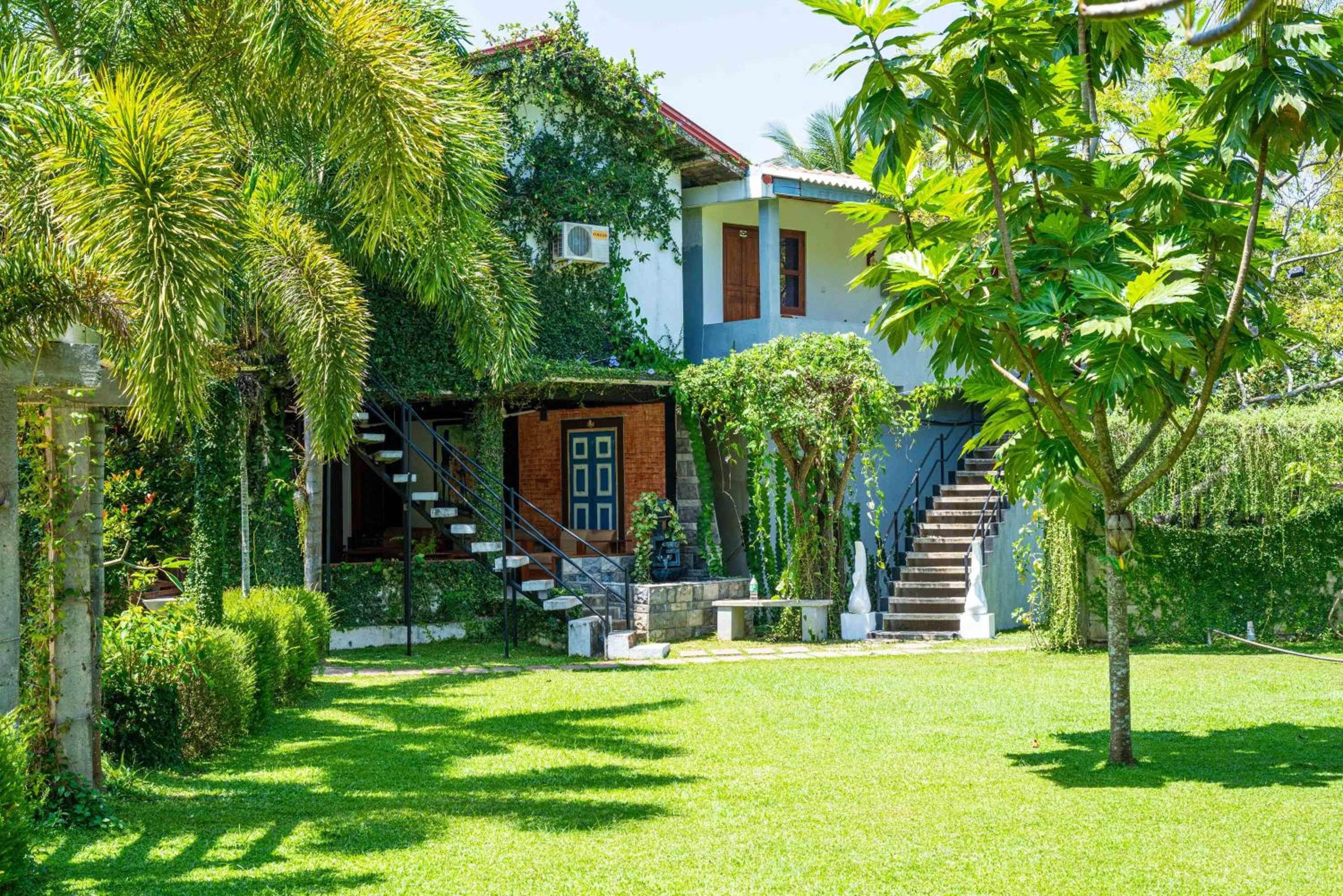 Property building in Eco Hotel Black & White - Anuradhapura