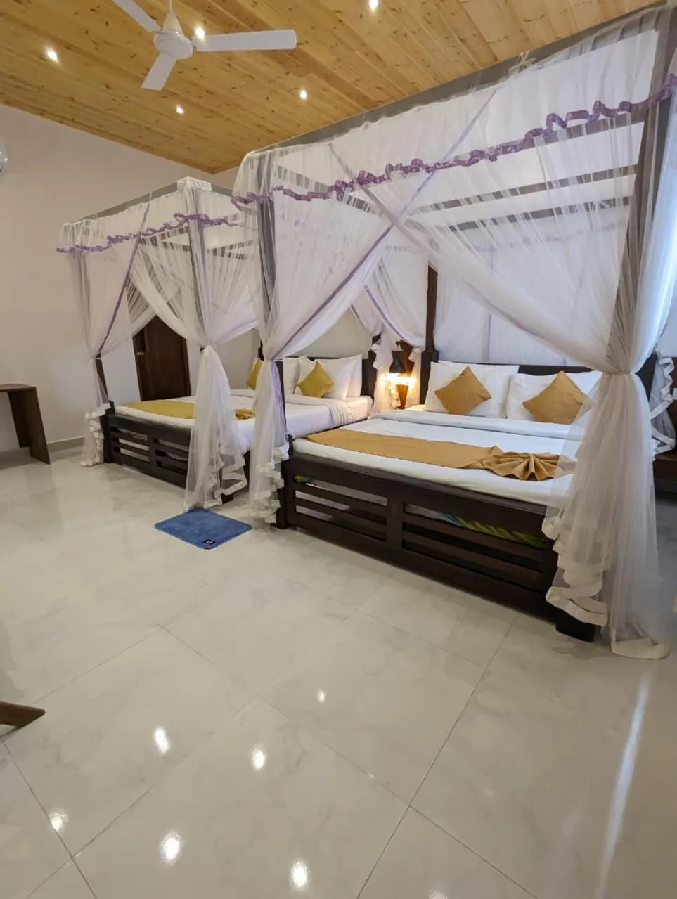 Bed in Eco Hotel Black & White - Anuradhapura