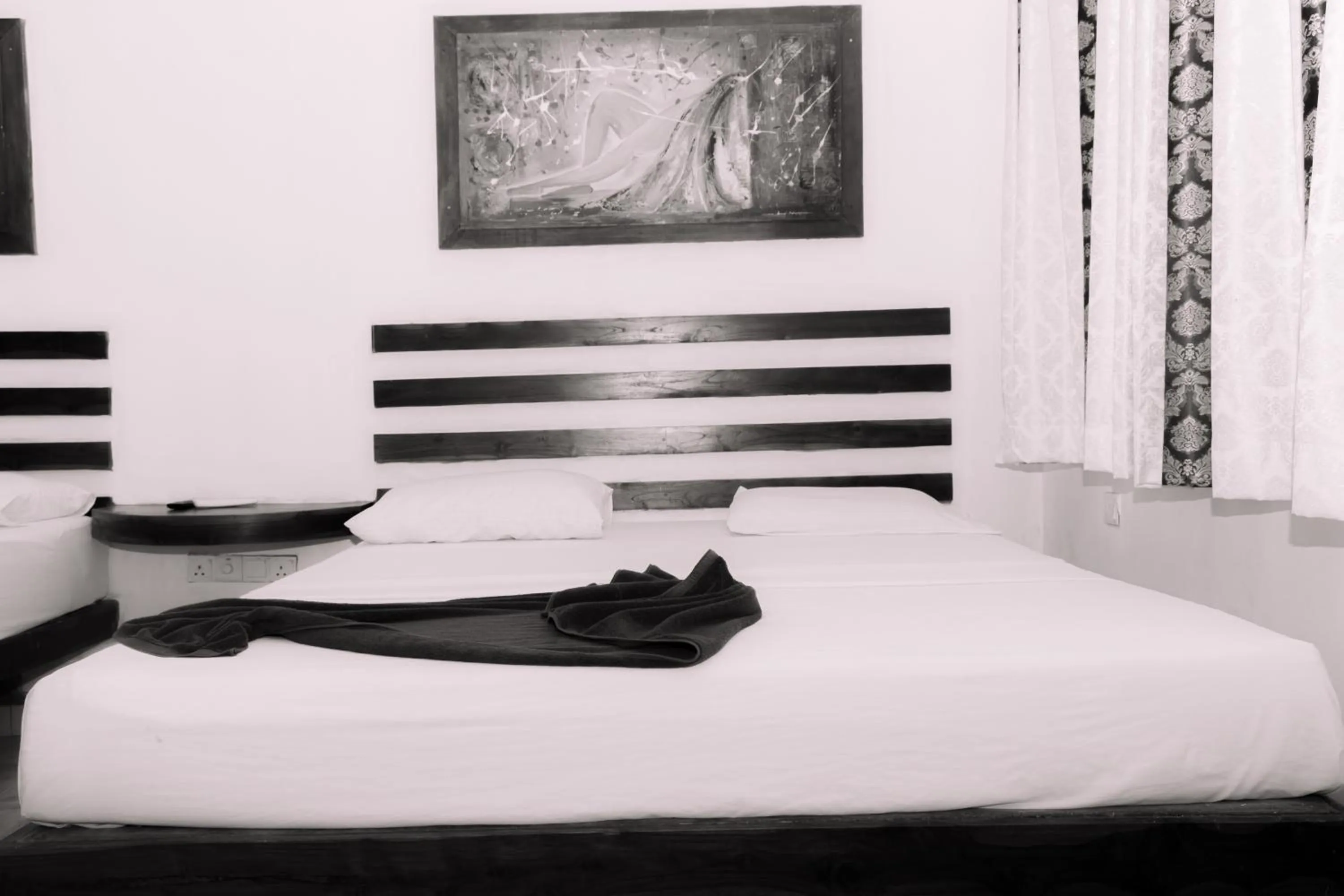 Bed in Eco Hotel Black & White - Anuradhapura